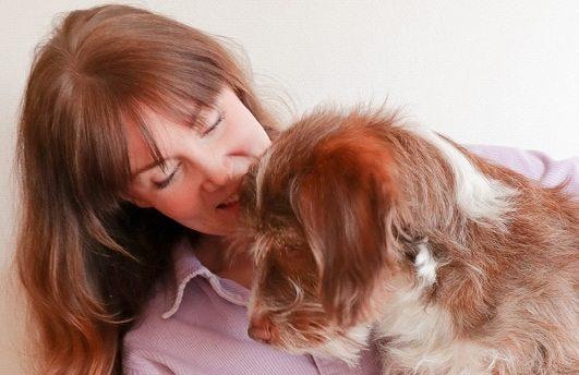 Denise Crombag met haar hond Bo.