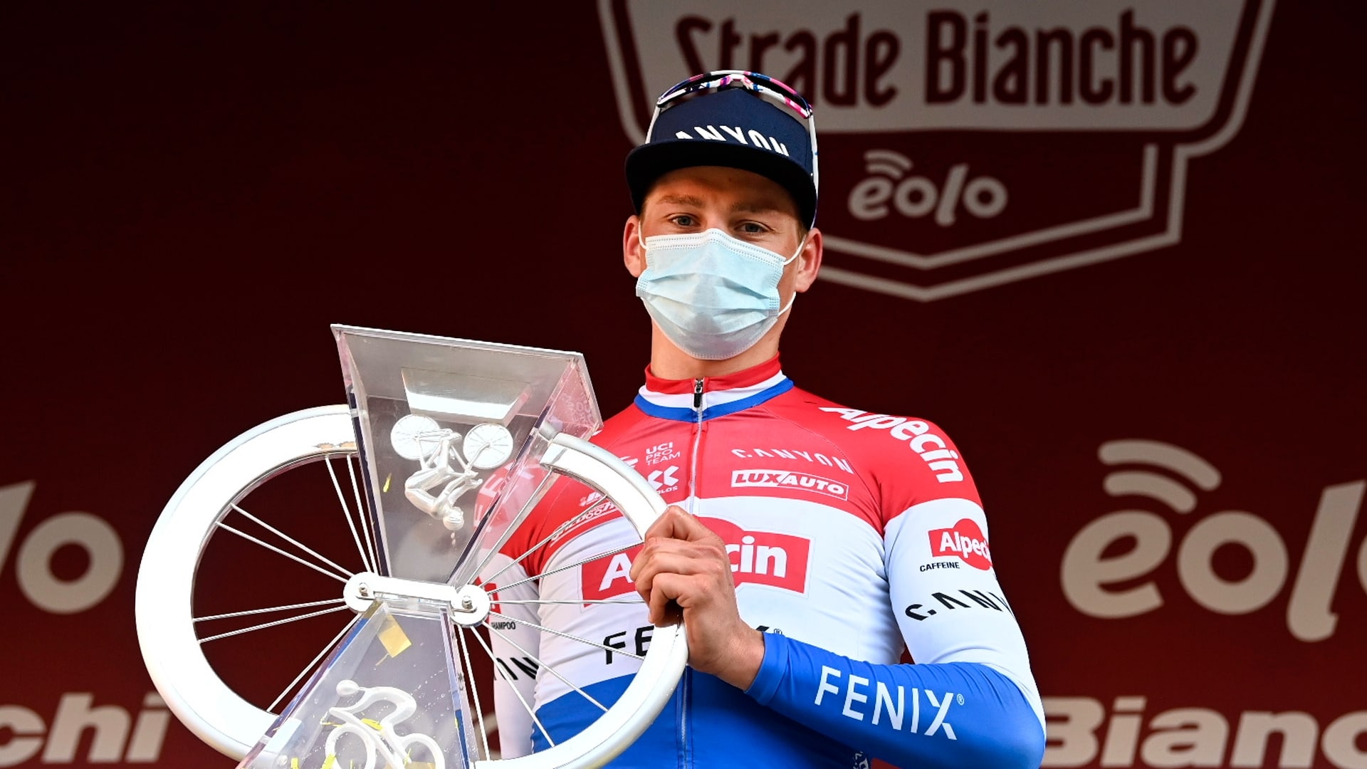 Mathieu van der Poel schreef begin maart de Italiaanse wielerklassieker Strade Bianche op zijn naam. Foto: ANP