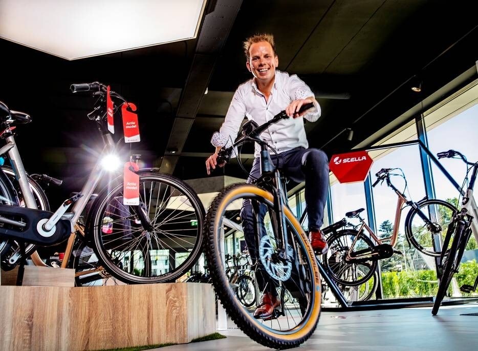 Daan van Renselaar, medeoprichter van Stella Fietsen, speurt de wereld af naar fietsonderdelen. Foto: Pim Ras
