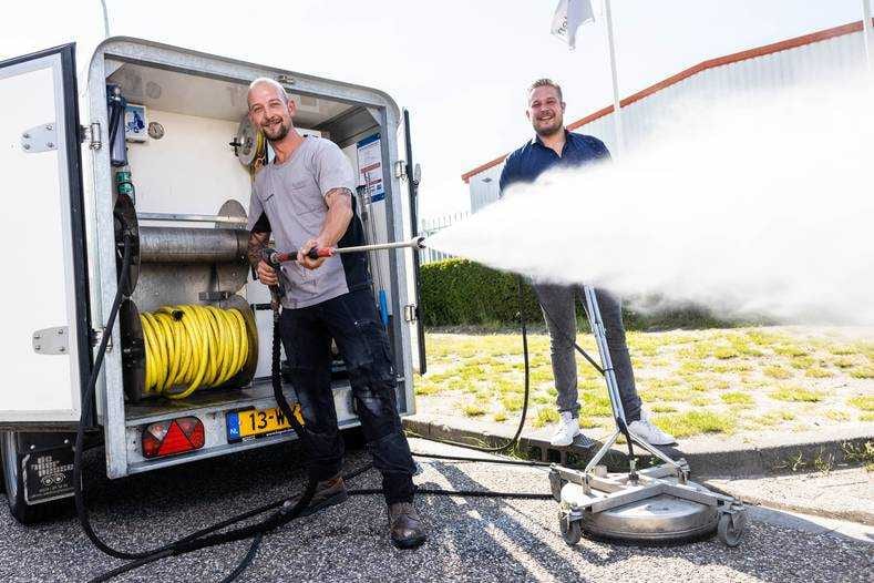 Schoonmaakbedrijven richten zich niet alleen maar op het huishouden, maar ook op het grovere werk. Foto: AD/Pix4Profs /Jules van Iperen.