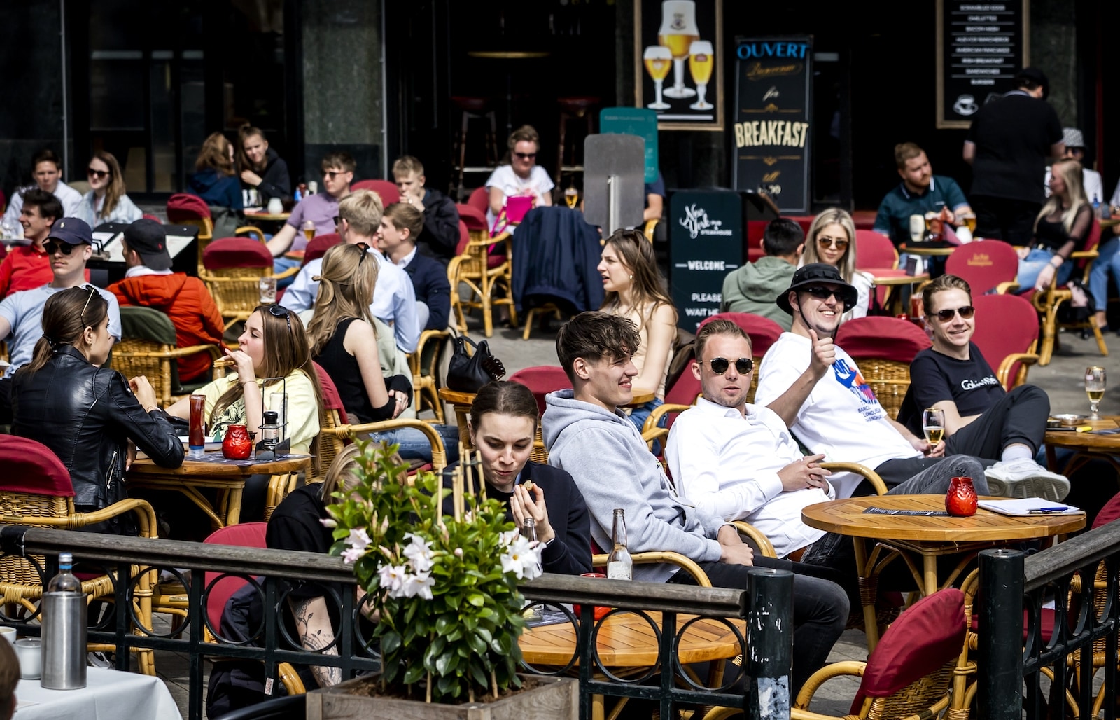 Het kabinet wil Nederland al vanaf zaterdag 26 juni verder van het slot. Foto: ANP