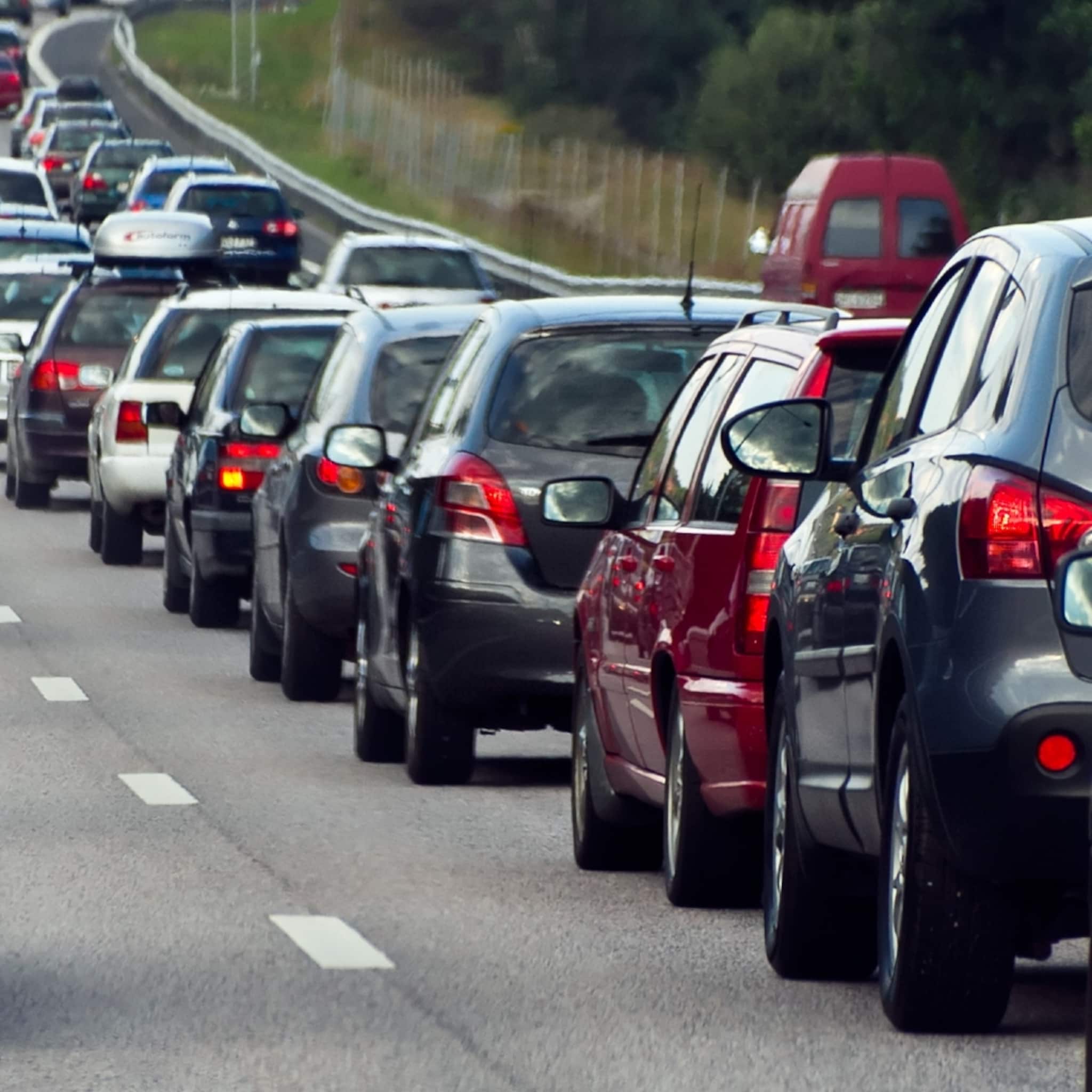 van coronacrisis terug naar verkeerscrisis massaal in de file voor collegiale contacten