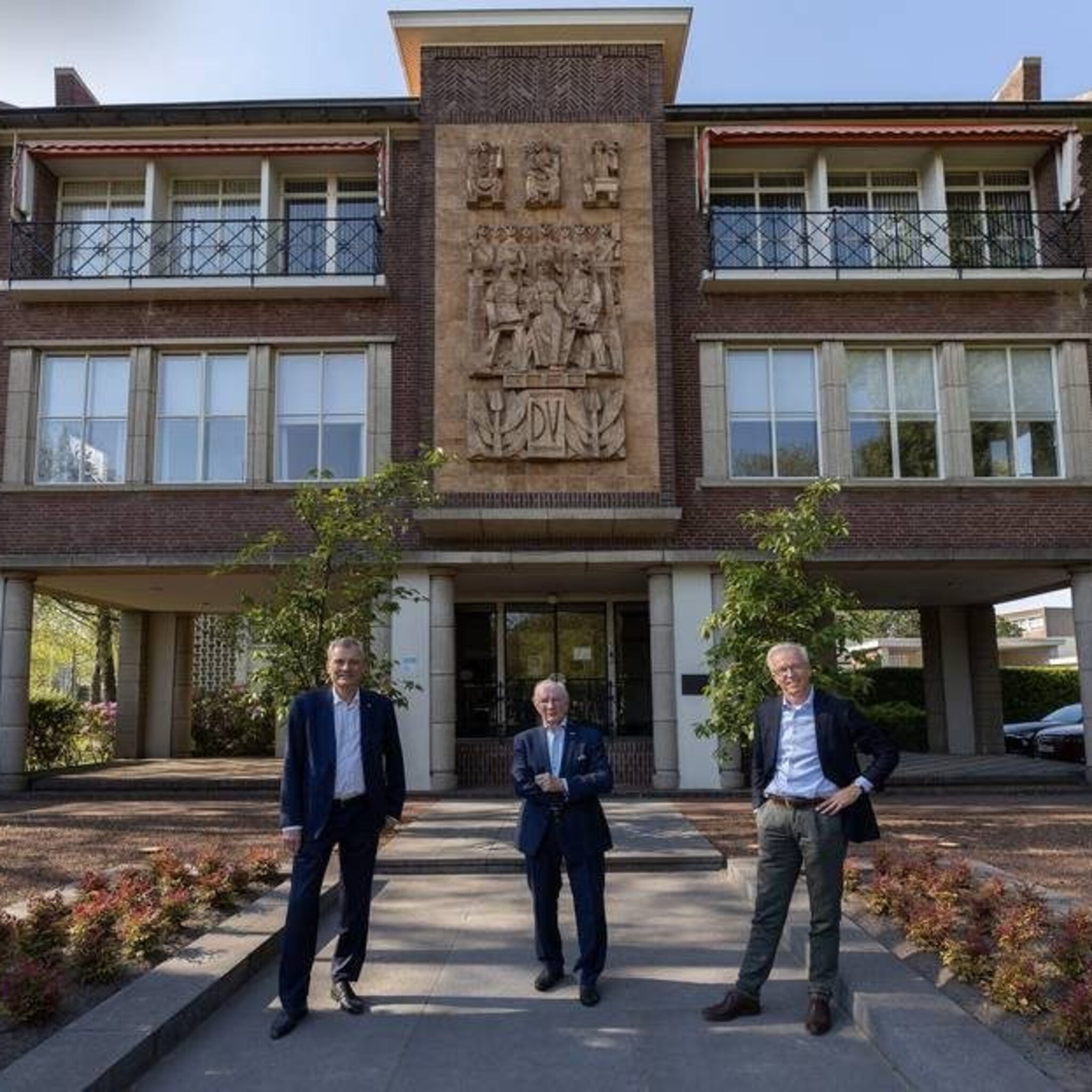 geen sexy startup maar 116 jaar oude drukkerij waarom simac baas eric van schagen zich ontfermt over vrijdag
