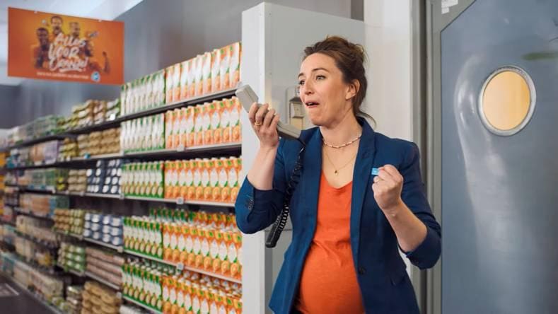 De Oranje-commercial van Albert Heijn, met bedrijfsleider Ilse. Foto: Albert Heijn.