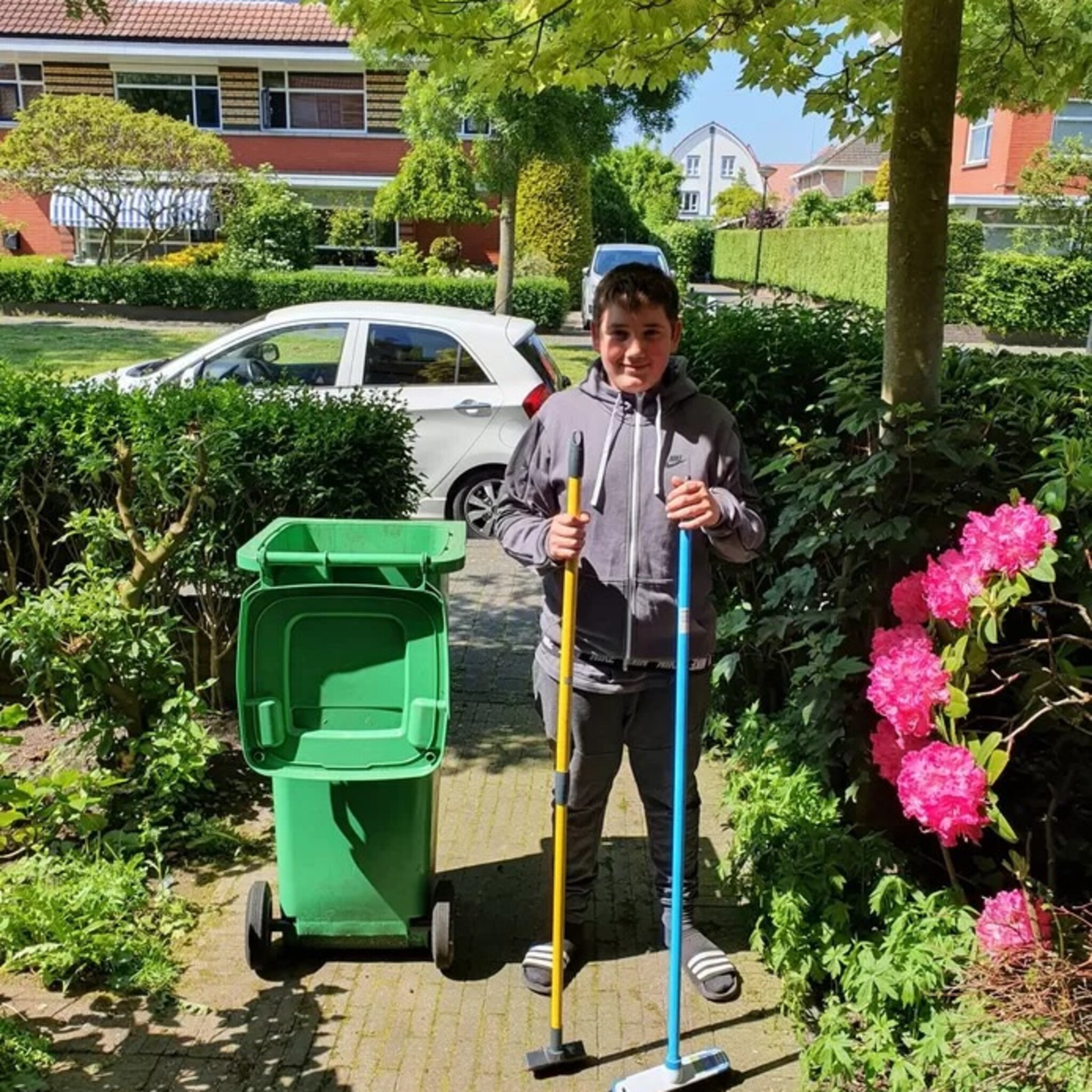 ondernemende ilyas 12 knapt tuinen op en inspireert leeftijdsgenootjes