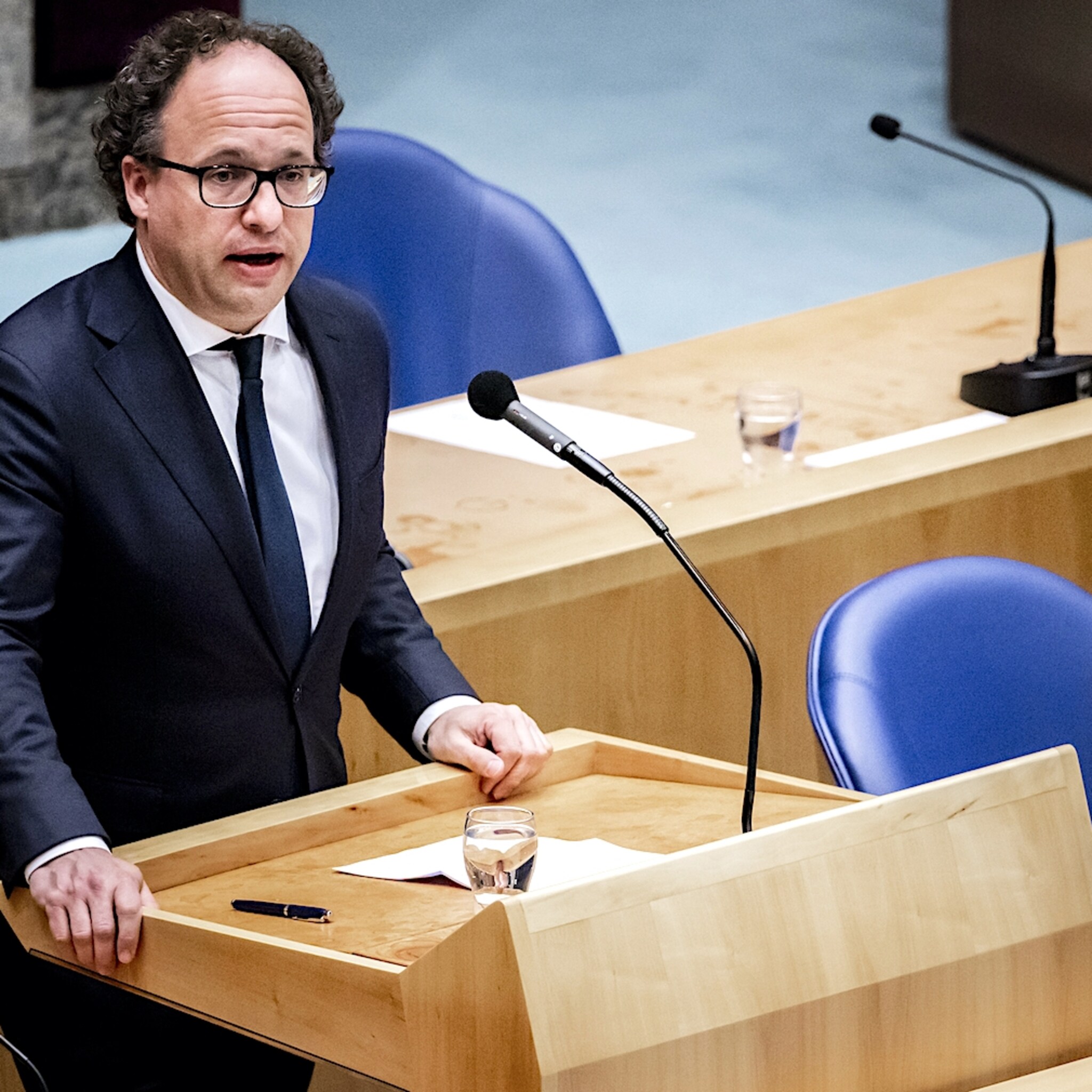 coronasteun booking com leidt tot politiek gevloek maar terughalen kan niet