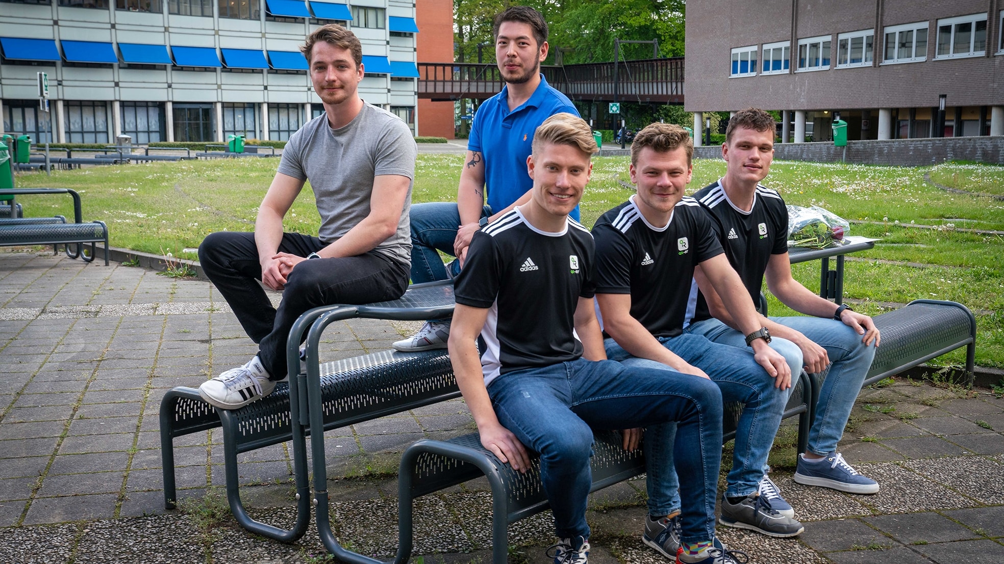 De vijf HAN-studenten die onlangs voor hun ondernemingslust zijn beloond. Foto: Erik van 't Hullenaar