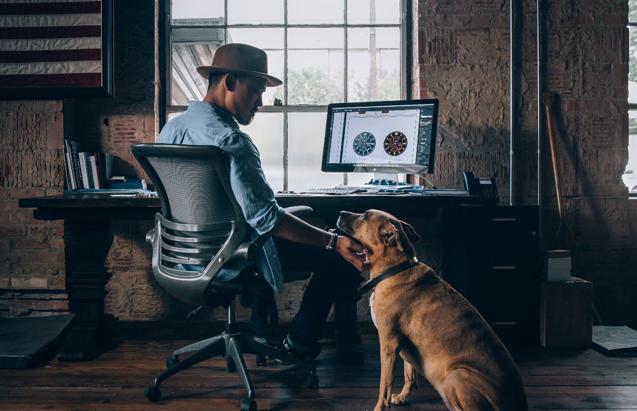 Workwize helpt werknemers hun werkplek optimaal inrichten, ook thuis. Foto: Unsplash