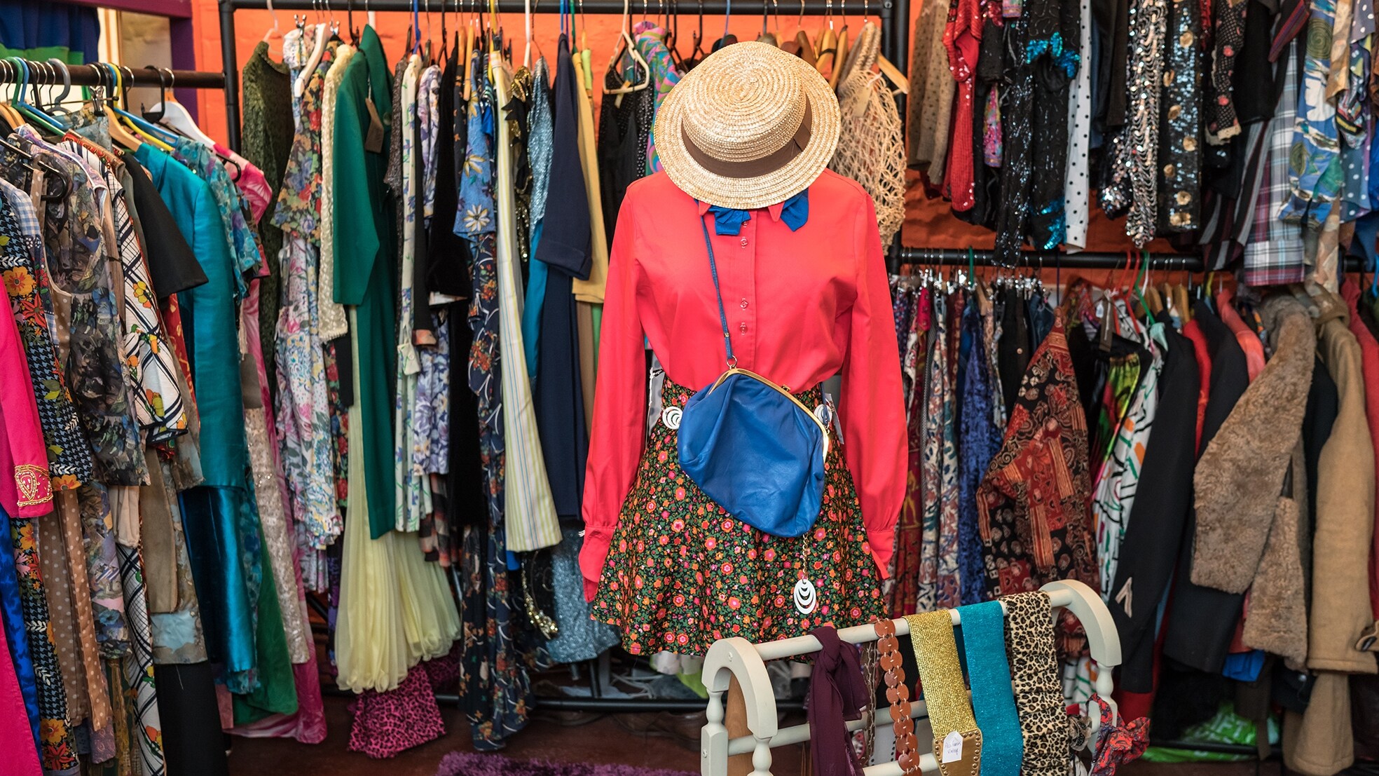 Tweedehands kleding verkopen via Instagram past perfect bij de jongere doelgroep van The Vintage Dealers. Foto: Shutterstock