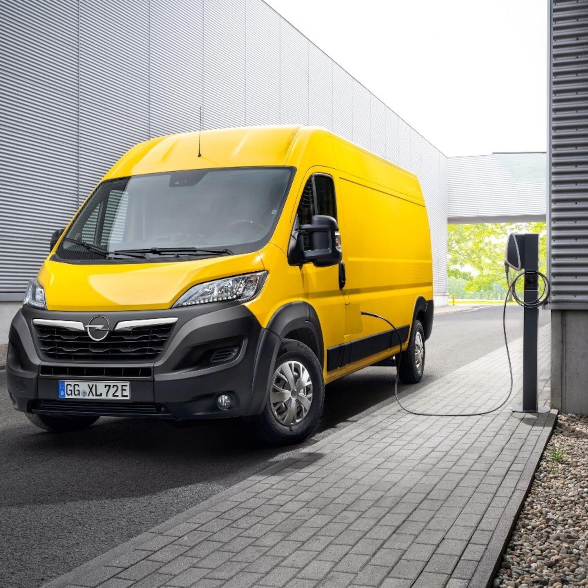 opel presenteert nieuwe grote movano bestelbus ook elektrisch