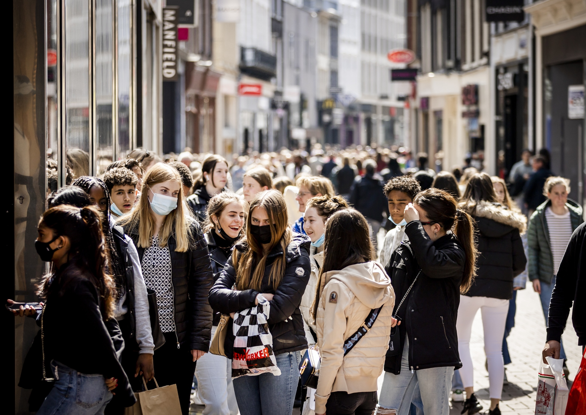 Het mag weer, het kan weer, we doen het weer. Normaal, abnormaal, gewoon...? Foto: ANP.