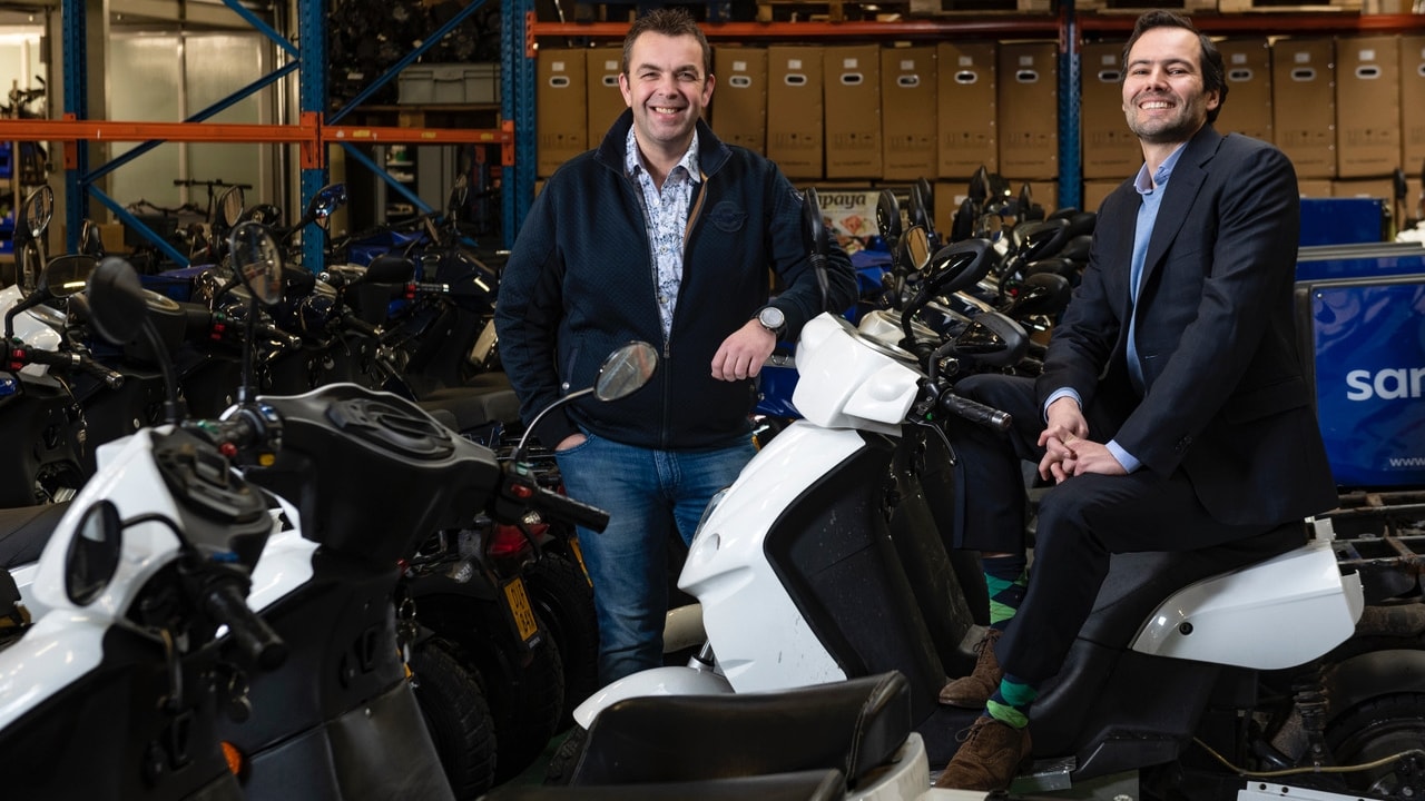 E-scooter-ondernemers Donny van den Oever en Doeke Boersma.