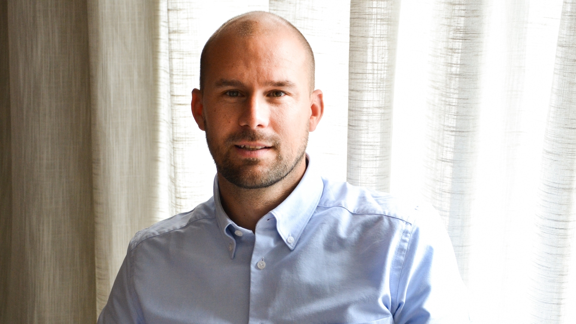 Mede-eigenaar John Martens van Doorb: ,,Met ons platform staat het assortiment van de lokale bakker binnen een paar handelingen online. Consumenten loggen in op de site, doen een postcodecheck en zien direct of Doorb de bestellingen van de bakker in hun regio bezorgt." Foto: Doorb