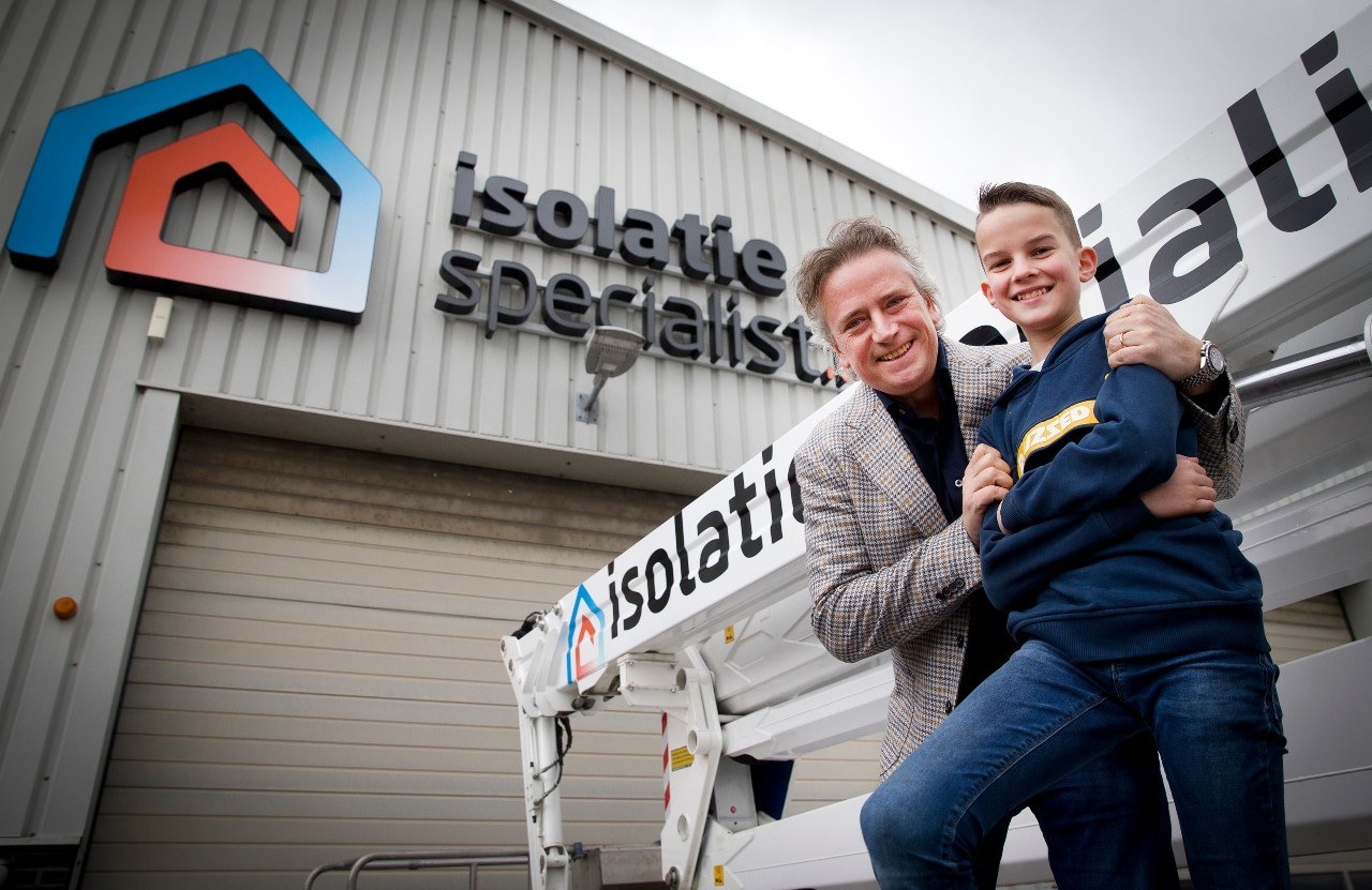 Pieter Schoen met de 11-jarige Stefan Anker, die zijn ouders met succes tipte om de 'Dragon' te benaderen.