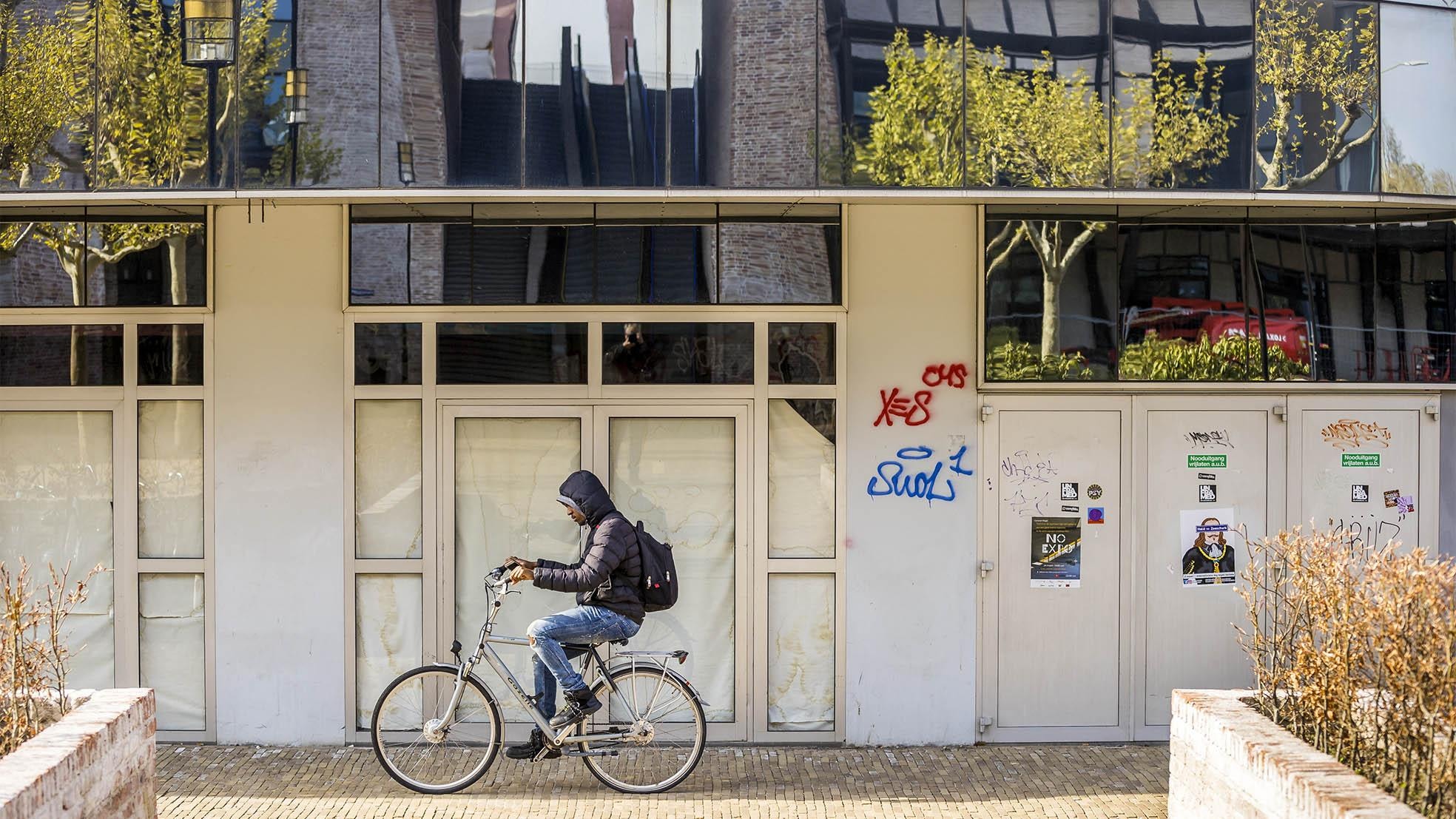 Het beeld bij winkels, reisbureaus en restaurants is ,,nog altijd niet rooskleurig", zegt NVB-voorzitter Chris Buijink, naar aanleiding van de vierde Corona Monitor banken. Foto: ANP