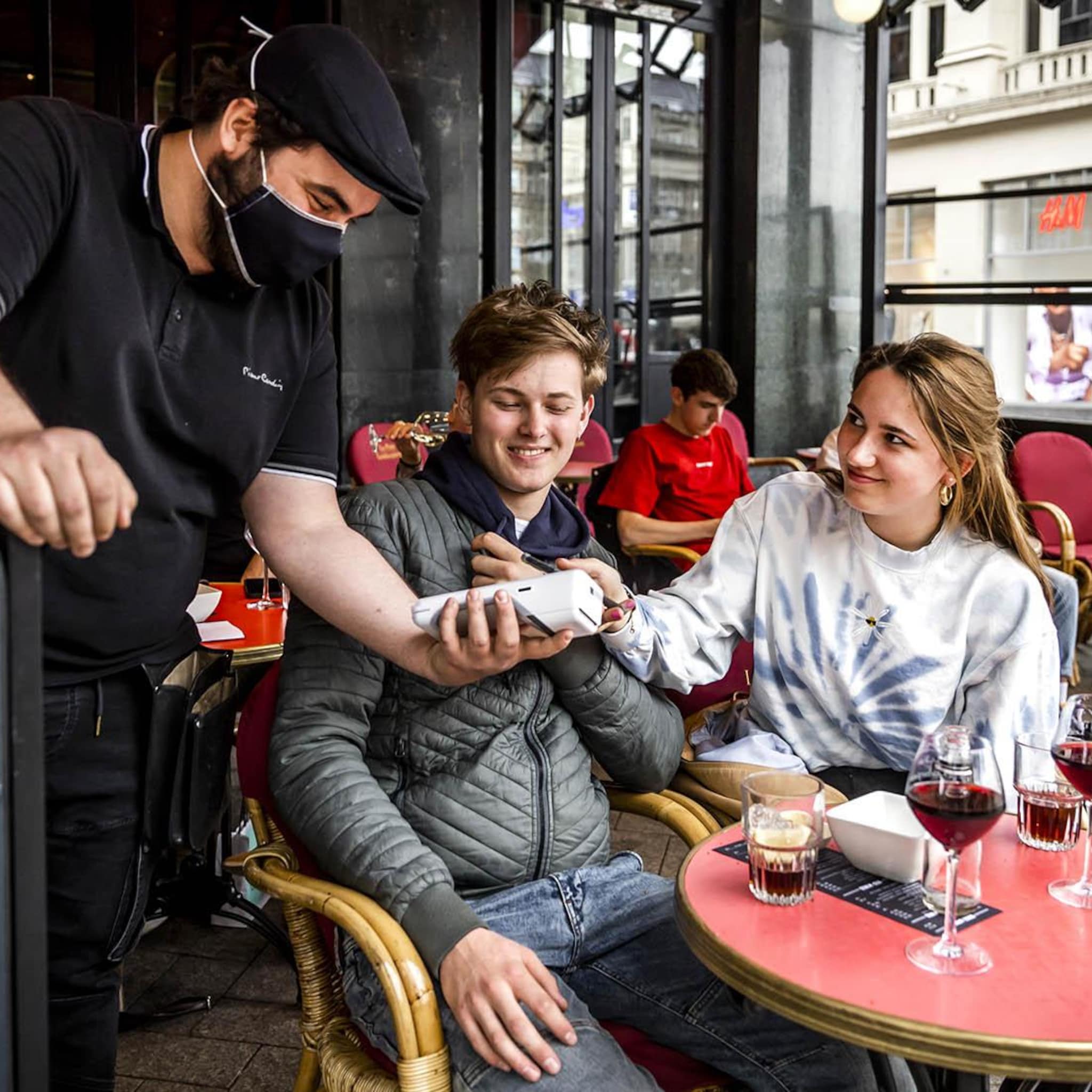 khn zeer kritisch over testbewijzen uit eten met sneltest onbespreekbaar