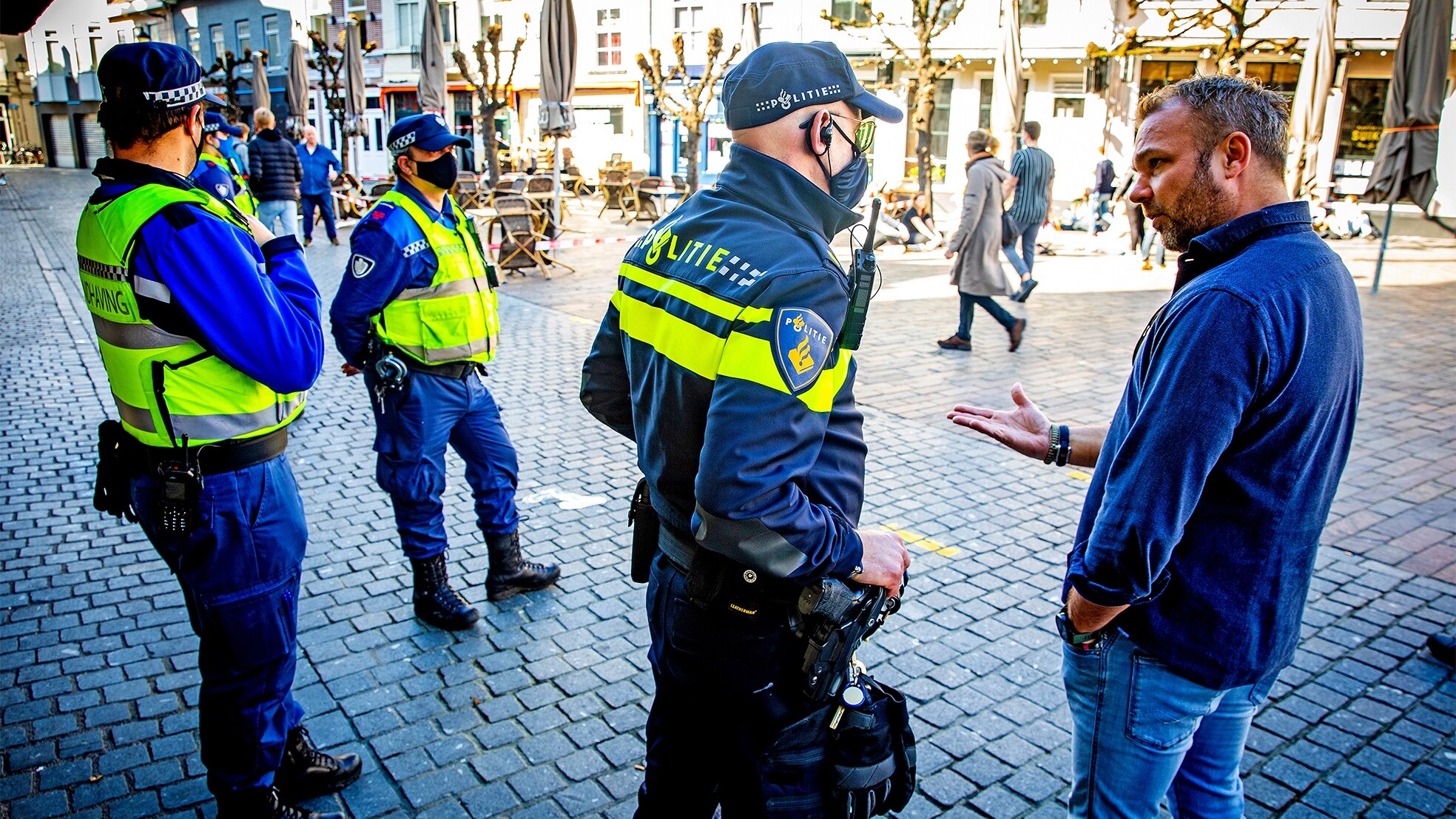 De inzet van boa's in winkelstraten is heel gebruikelijk, maar lokboa is volgens INretail 'niet sympathiek'. Foto: Jeffrey Groeneweg