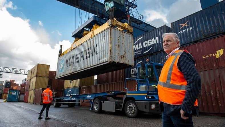 Het worden spannende weken voor containerspecialist Arie Rietveld. Foto: Pix4Profs-Ron Magielse