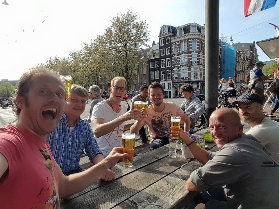 De ‘Straborrel’ van Strabo BV in 2015 op het terras van Brug 34, onze stamkroeg. Foto: Hans van Tellingen.