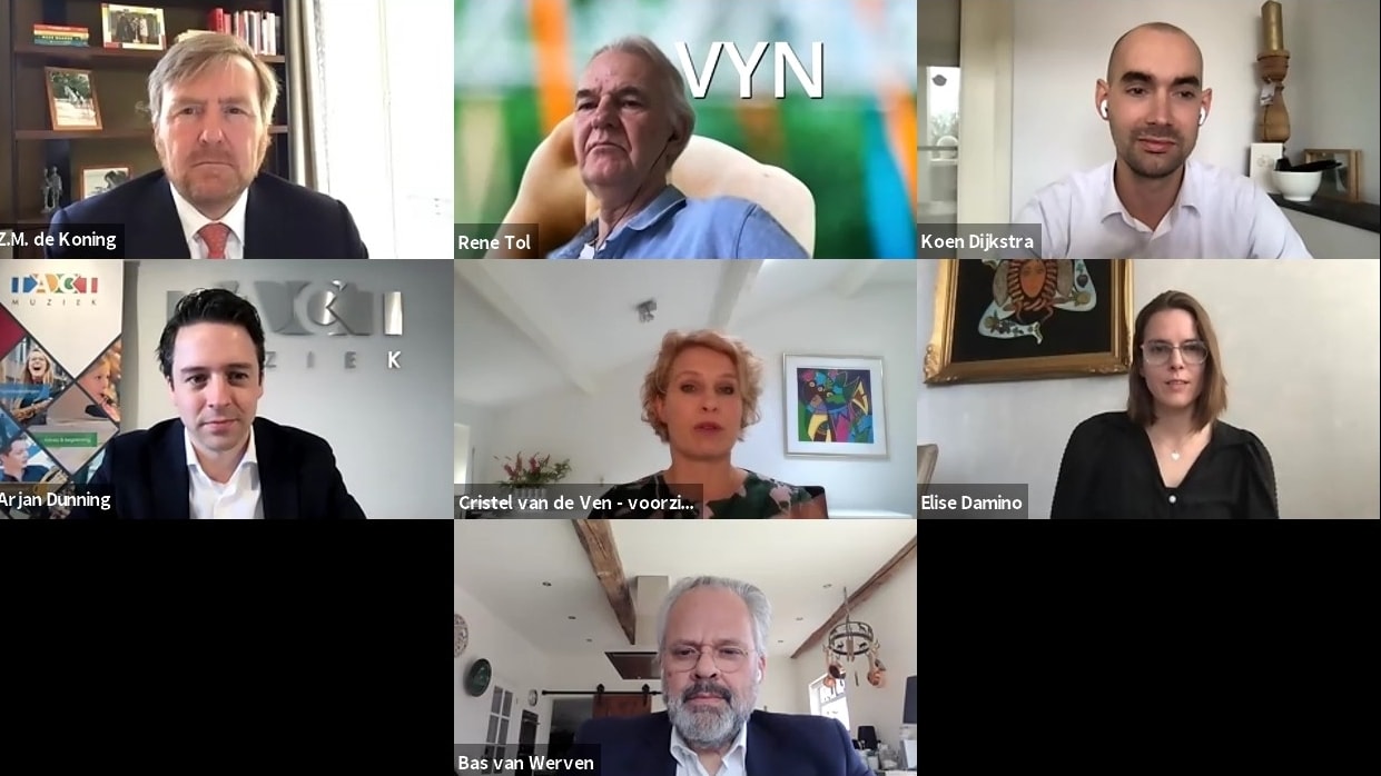 Koning Willem-Alexander in gesprek met vijf zzp-ondernemers en VZN-voorzitter Cristel van de Ven.