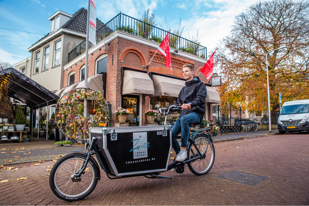 Lokaal Ideaal levert de producten van lokale winkeliers gewoon bij de voordeur af. Foto: Lokaal Ideaal