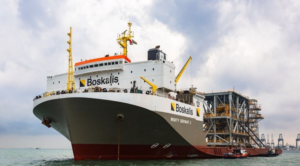 De 182 meter lange afzinkbare Mighty Servant 3 van Boskalis vervoert een zware offshore-last.Foto: Boskalis
