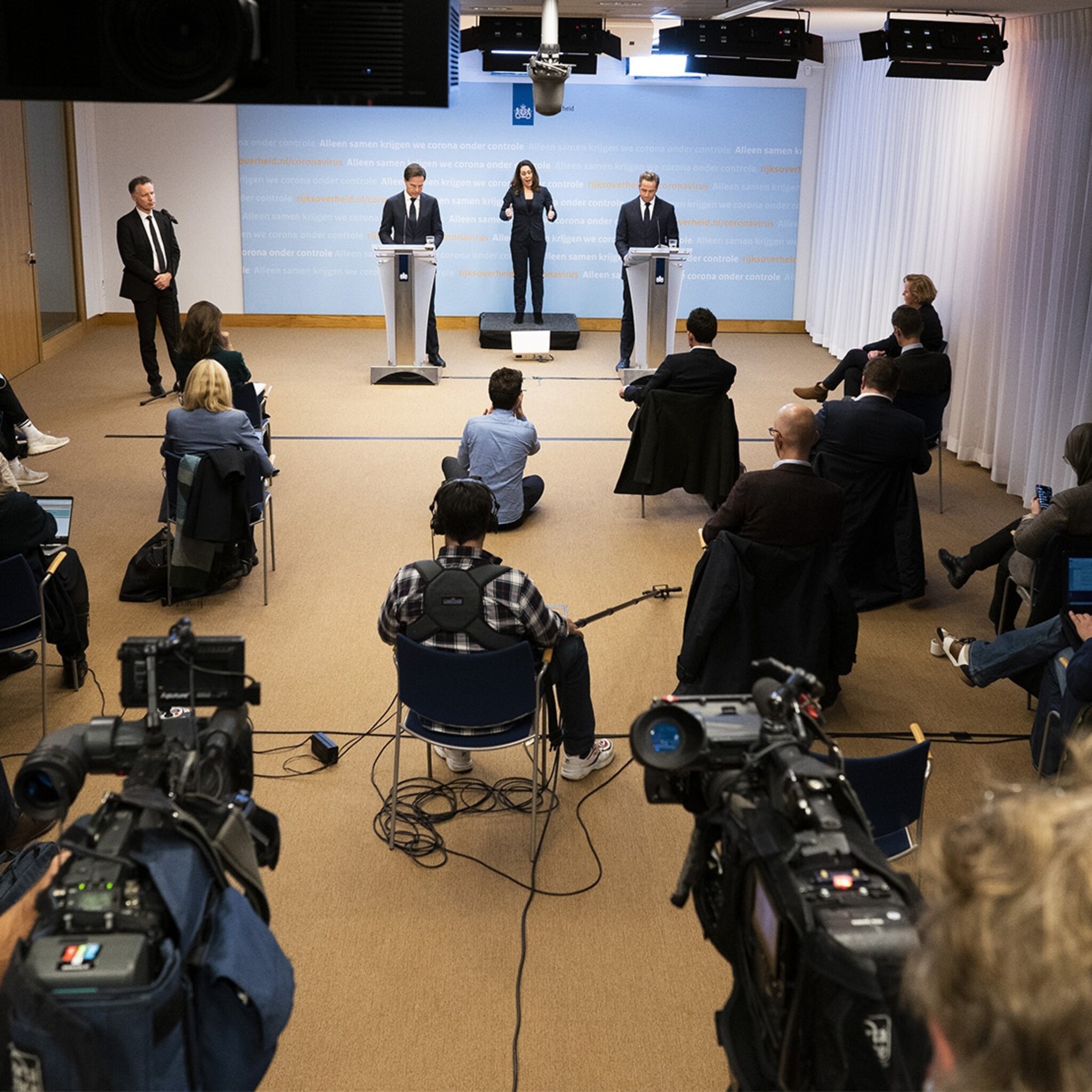 ondanks een overheidsleger van propagandisten gaat het verrassend slecht met de communicatie met het volk