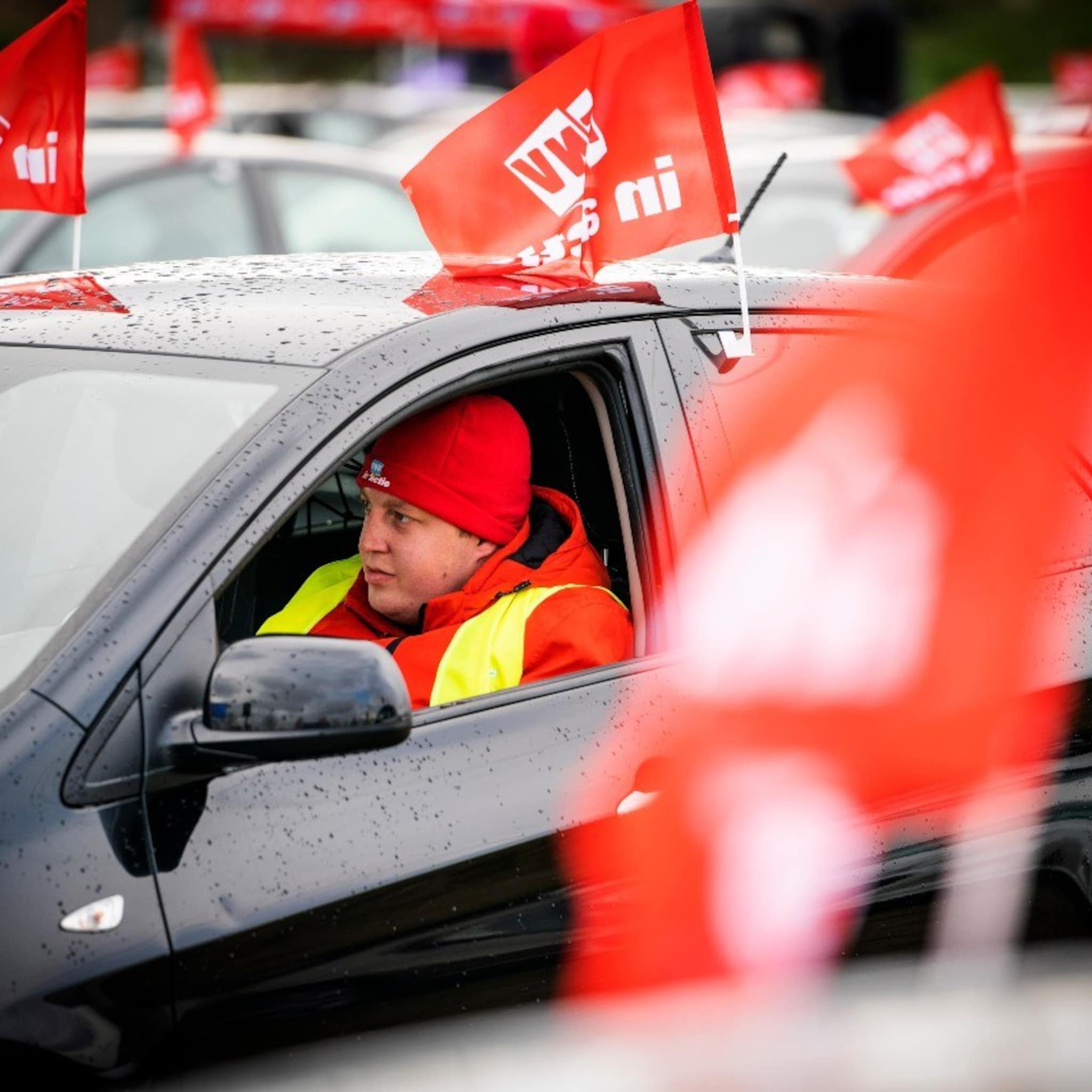 vrachtwagenchauffeurs en pakketbezorgers staken om betere arbeidsvoorwaarden
