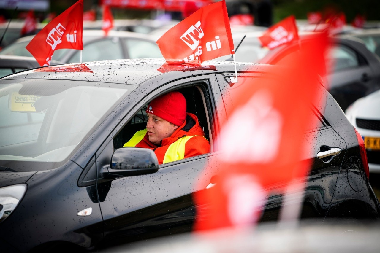 Werknemers in de beroepsgoederensector nemen in Nieuwegein deel aan een landelijke actiedag die is opgeroepen door vakbonden FNV en CNV. Foto: ANP