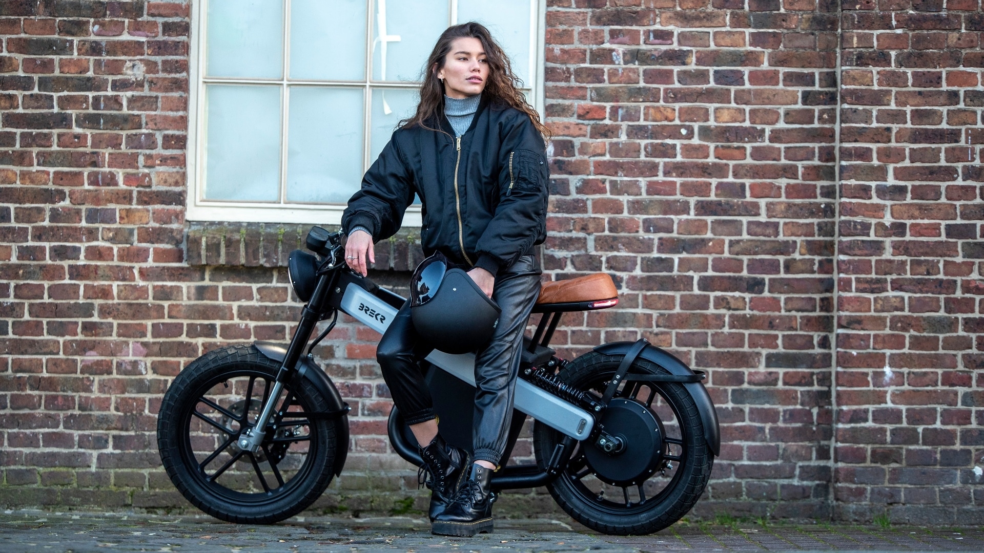 De Nederlandse producent van elektrische bromfietsen en e-bikes Brekr wordt overgenomen door EcoMotion. Brekr | De Nederlandse producent van elektrische bromfietsen en e-bikes Brekr wordt overgenomen door EcoMotion.