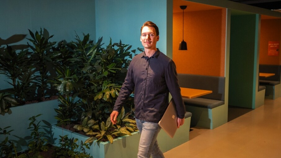 Marketeer Max van den Ingh adviseert andere (startende) ondernemers in coronatijd. Foto's: Unmuted
