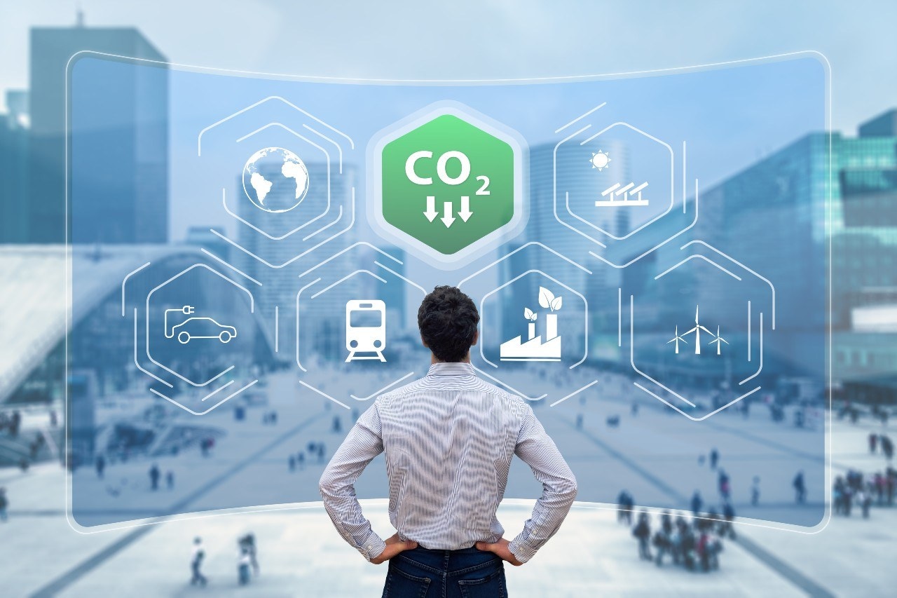 'Aangezien veranderingen voelbaar zijn in de wereld, zullen we waarschijnlijk zien dat werknemers druk gaan uitoefenen op hun werkgever om ervoor te zorgen dat zij de meest milieuvriendelijke en efficiënte werkomgeving op afstand hebben', schrijft Fergusson. Afbeelding: Shutterstock.