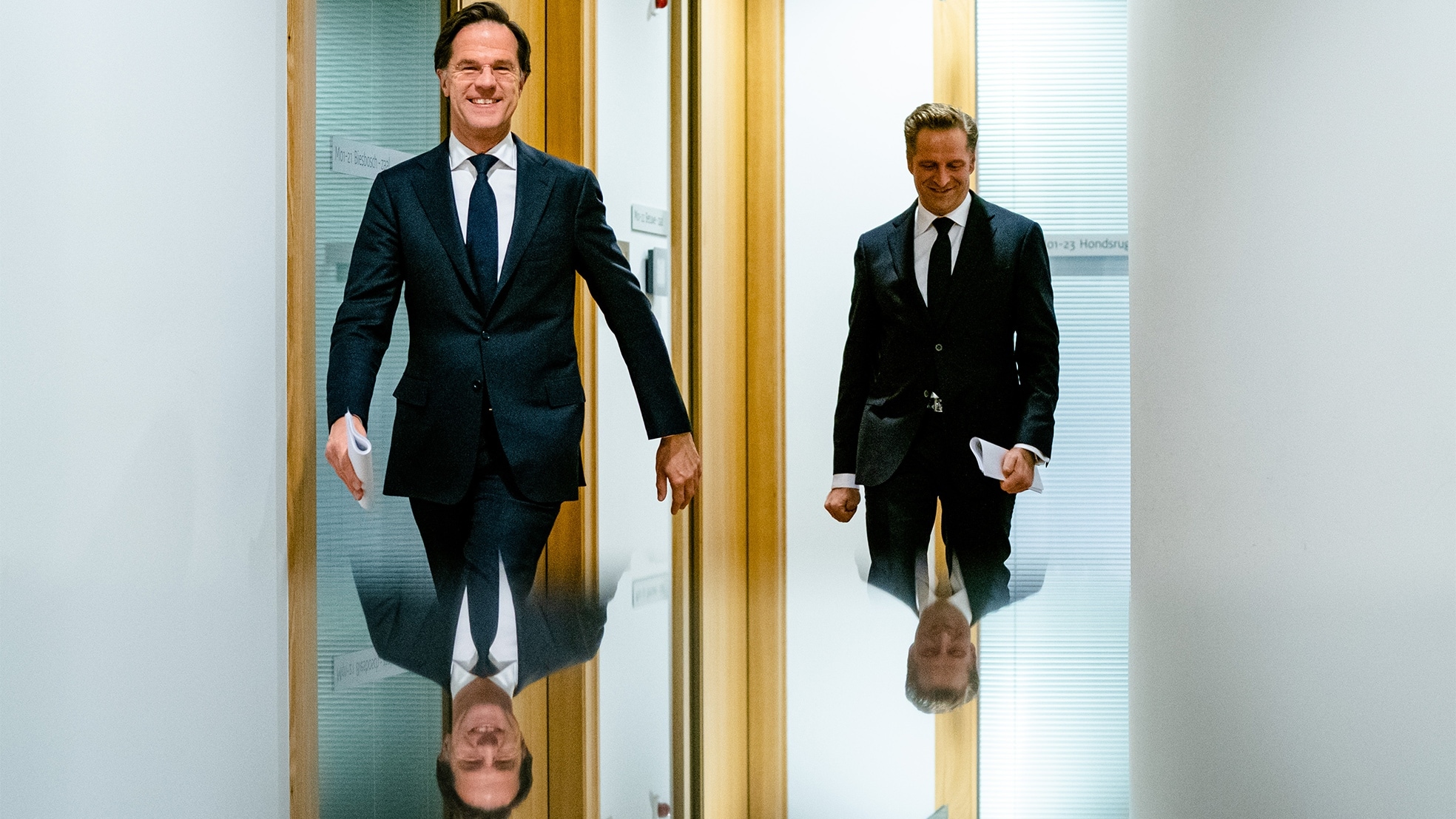 Demissionair premier Mark Rutte en demissionair minister Hugo de Jonge tijdens de vorige toelichting op de coronamaatregelen. Foto: ANP