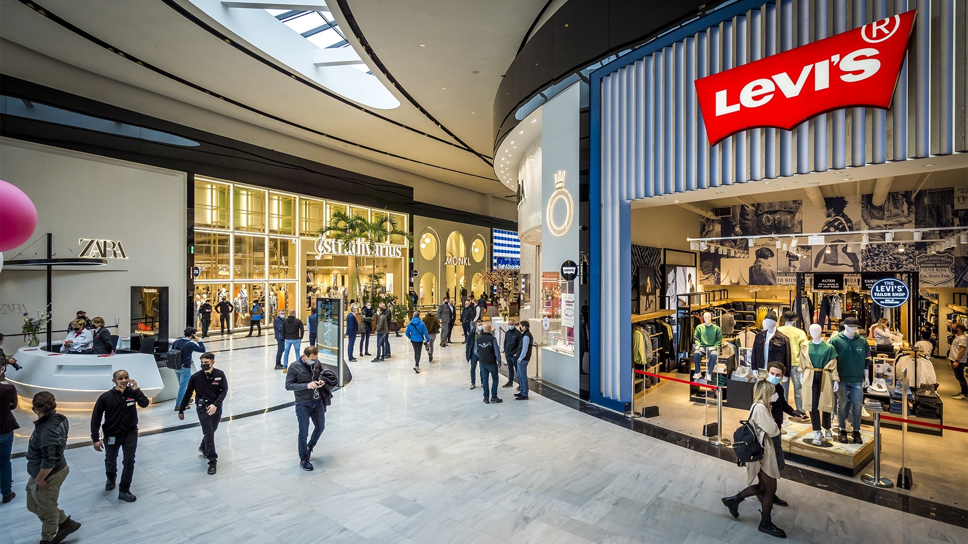 Vanwege de lockdown is het rustig in de vorige week geopende Westfield Mall in Leidschendam. Foto: ANP