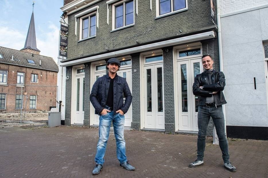 Met de opening van The Mayor gaat een jongensdroom van ondernemers Jeroen van den Heuvel (l) en Sander Castel in vervulling. Foto: BN DeStem/Ron Magielse