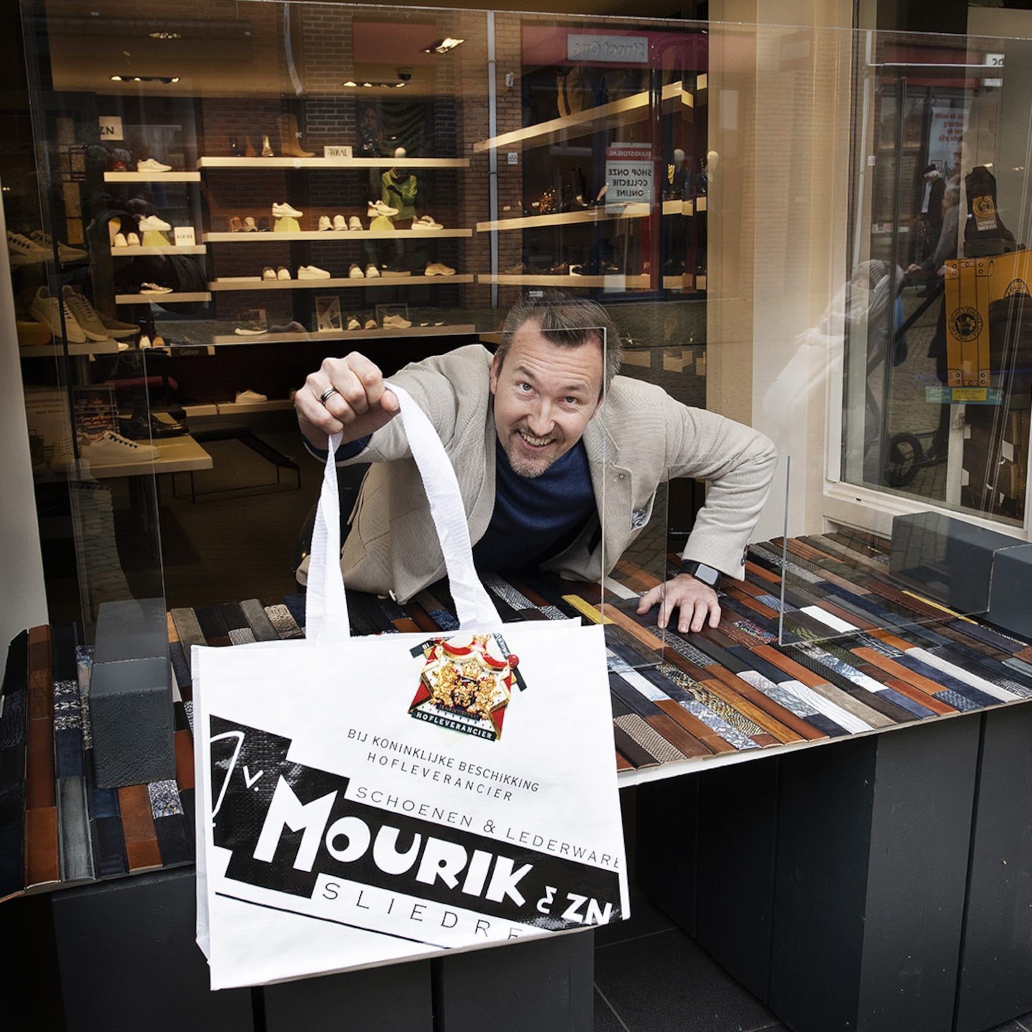 hoe schoenenwinkel j van mourik en zn de crisis doorstaat met een hoge dosis inventiviteit