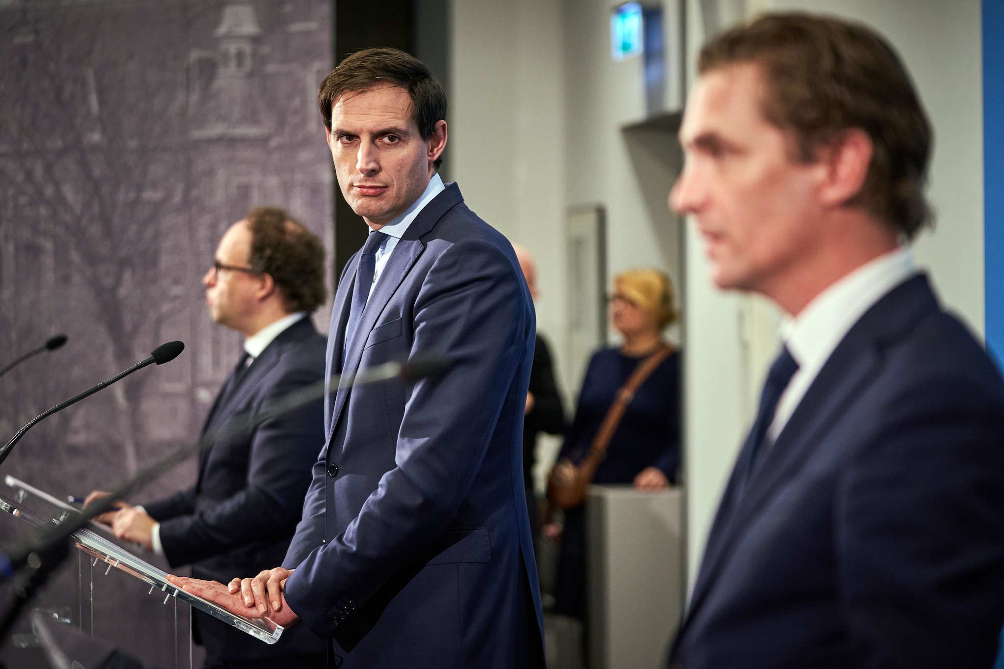 Demissionair ministers Wouter Koolmees, Wopke Hoekstra en Bas van ‘t Wout bij een persconferentie over de coronasteunpakketten in januari. Foto: ANP
