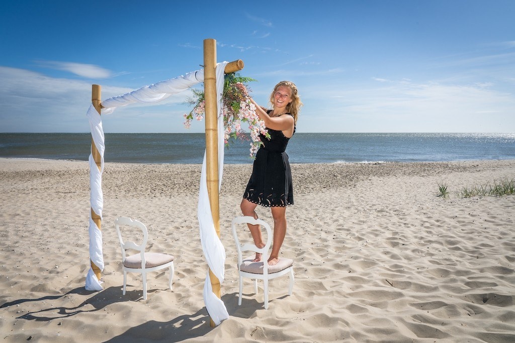 Sophie Brugemann heeft al drie jaar een bedrijfje dat huwelijken verzorgt op het eiland Texel.