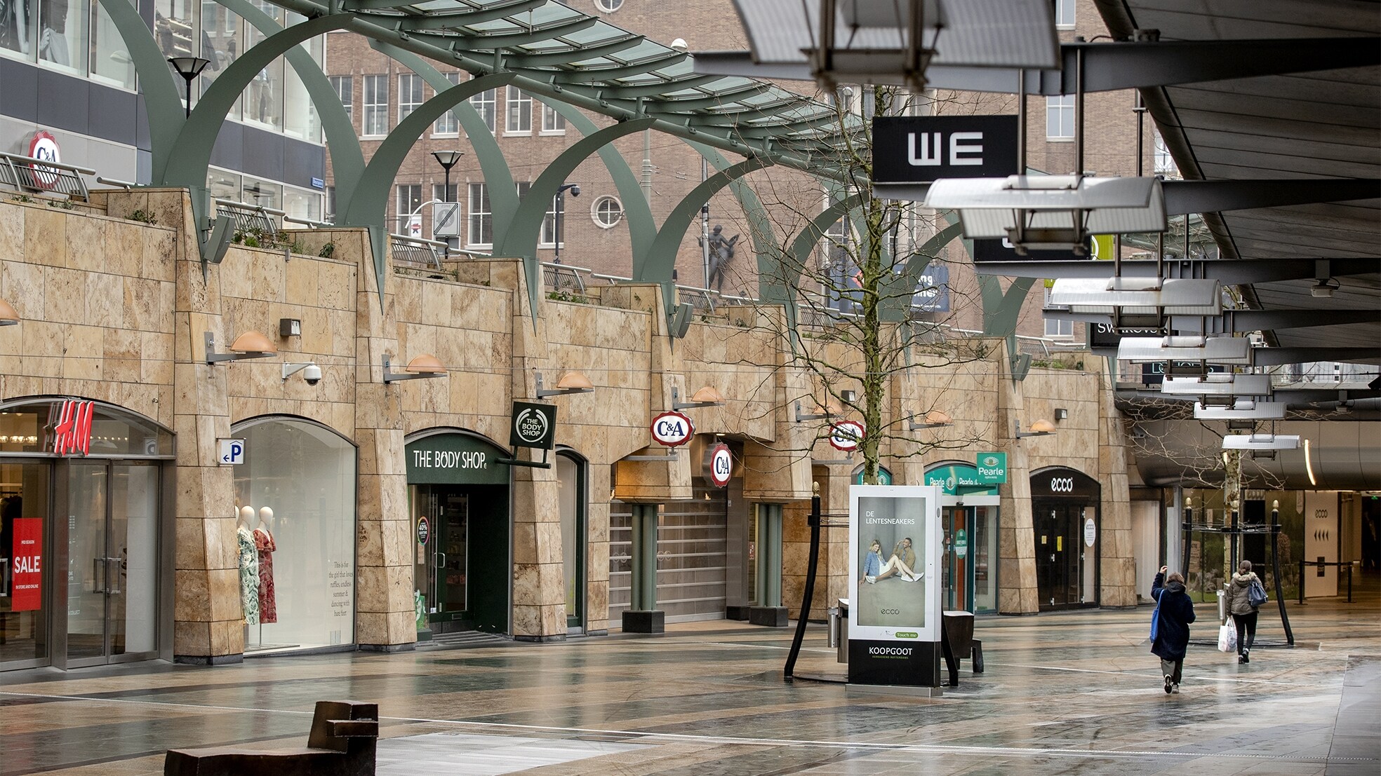 Coronamaatregelen. Een verlaten 'Koopgoot' in het centrum van Rotterdam. Foto: ANP.