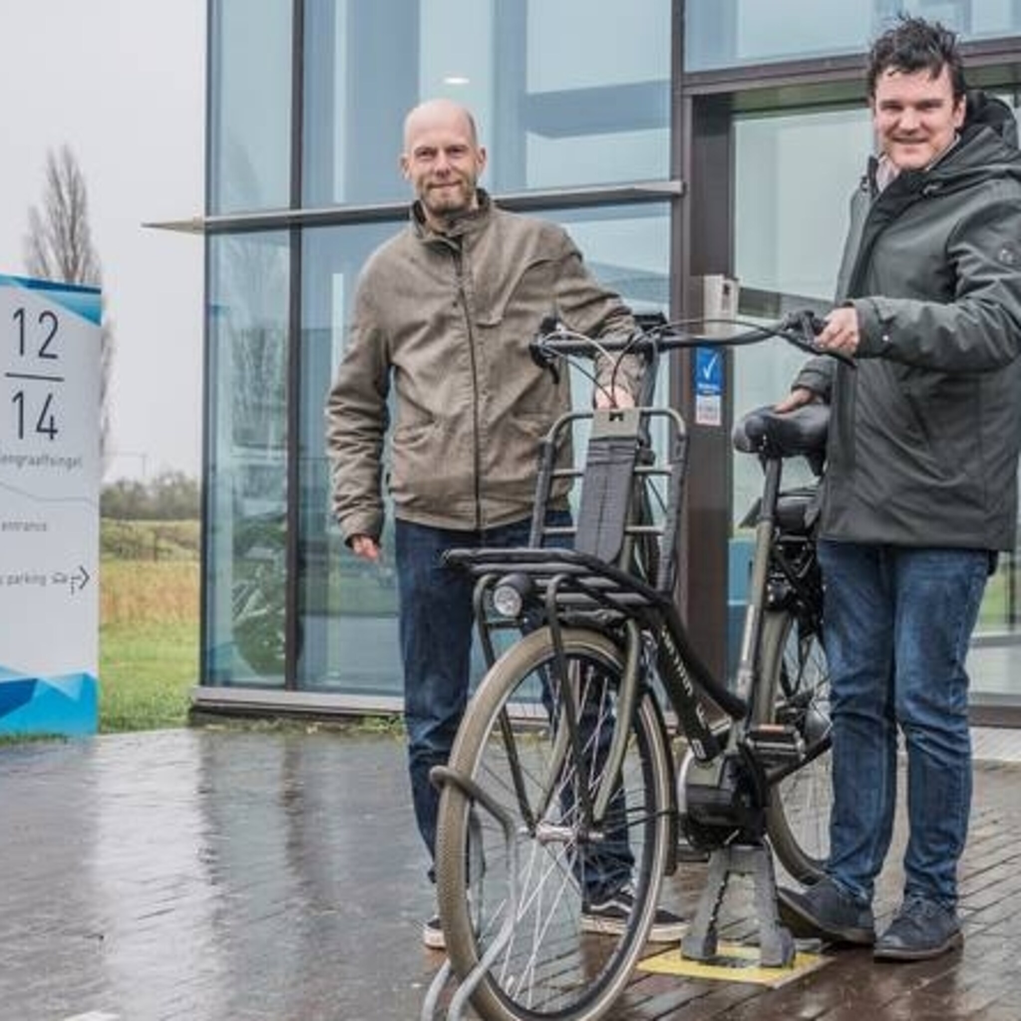 volgende ontwikkeling in elektrische fietsenwereld opladen boven een tegel