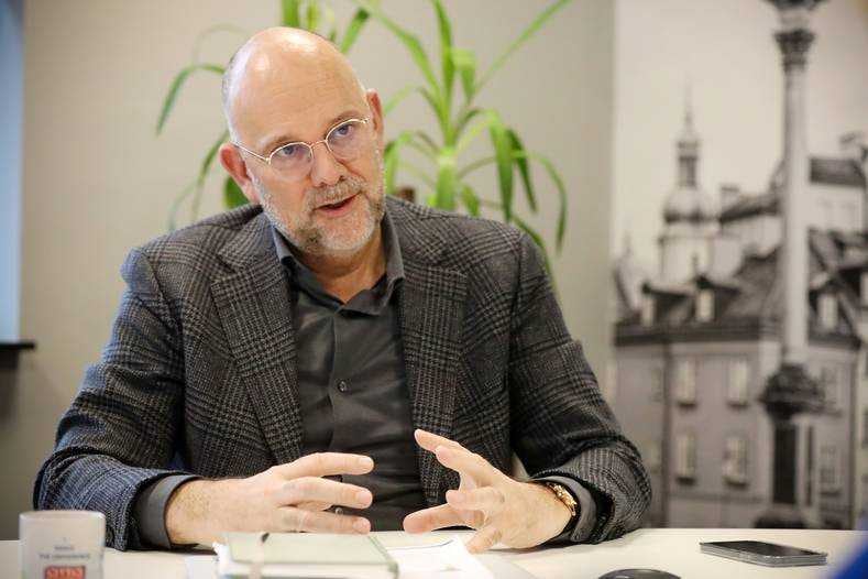 Frank van Gool breekt een lans voor snelle invoering van een verplichte uitzendvergunning om misstanden rond arbeidsmigranten tegen te gaan. Foto: AD - Pix4Profs / Renier Linders.