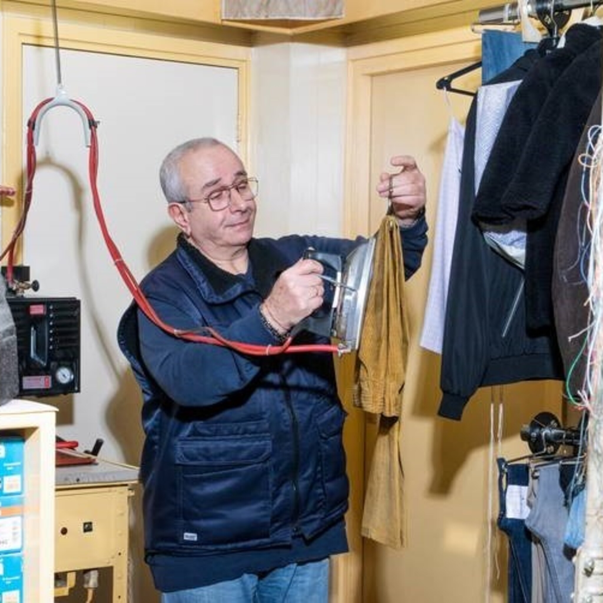 ook voor de kleermakers en fietsmakers die nog wel open zijn is de lockdown een strop