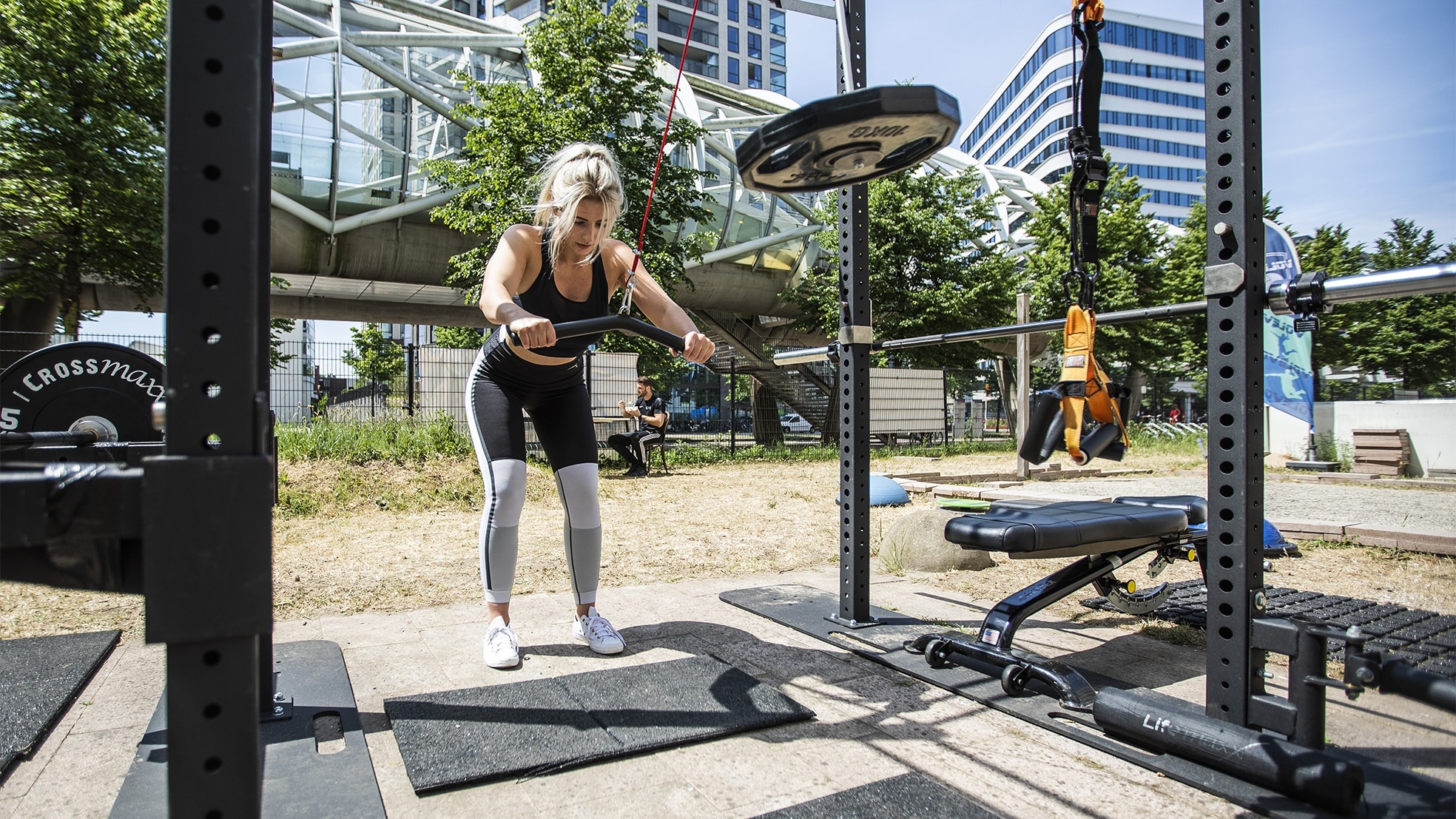 Onderzoek toont aan dat naarmate je ouder wordt, wandelen alleen niet genoeg is om een fit lijf en geest te hebben. Foto: archief