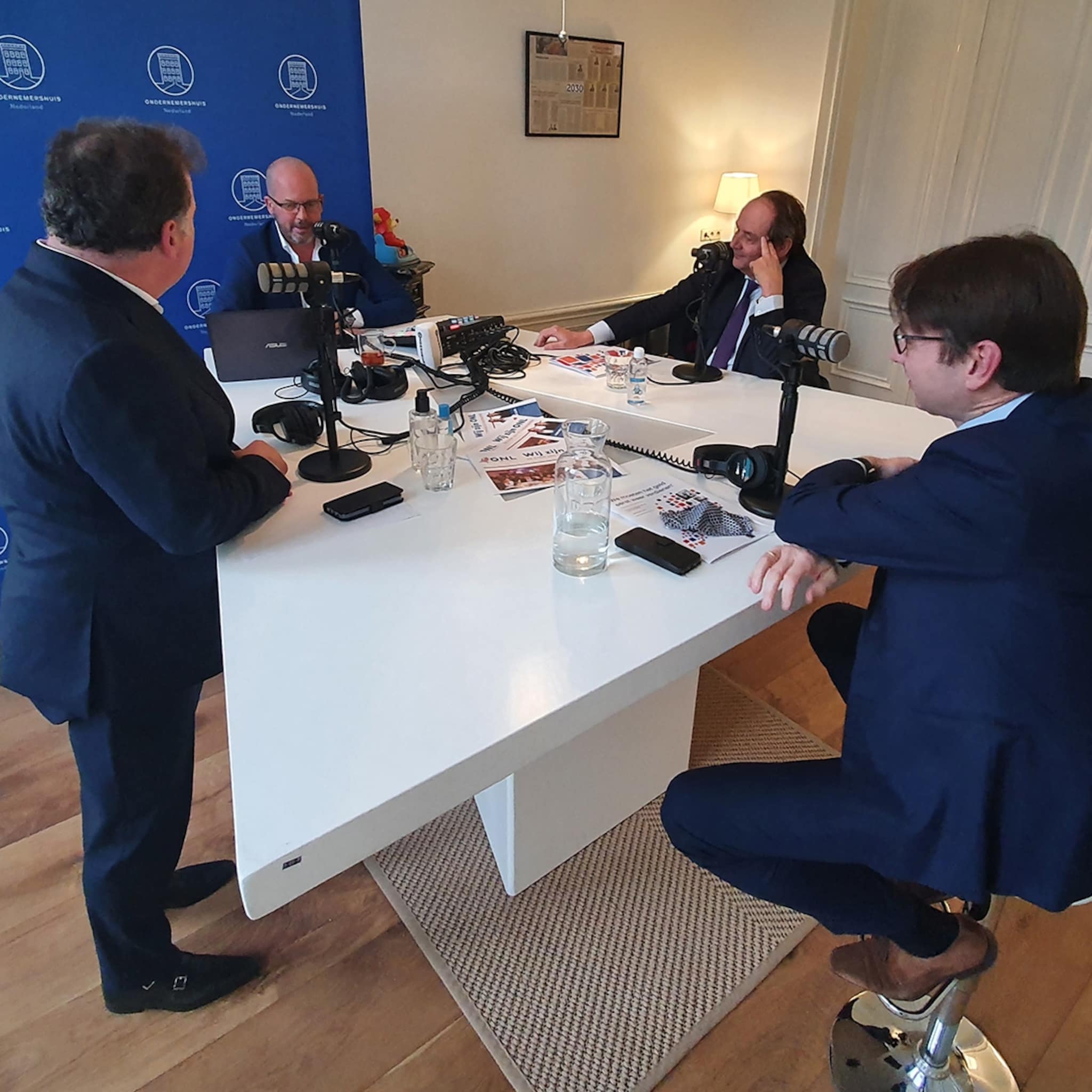 weg uit de crisis belastingdienst onderdeel oplossing voor steun herstel en groei
