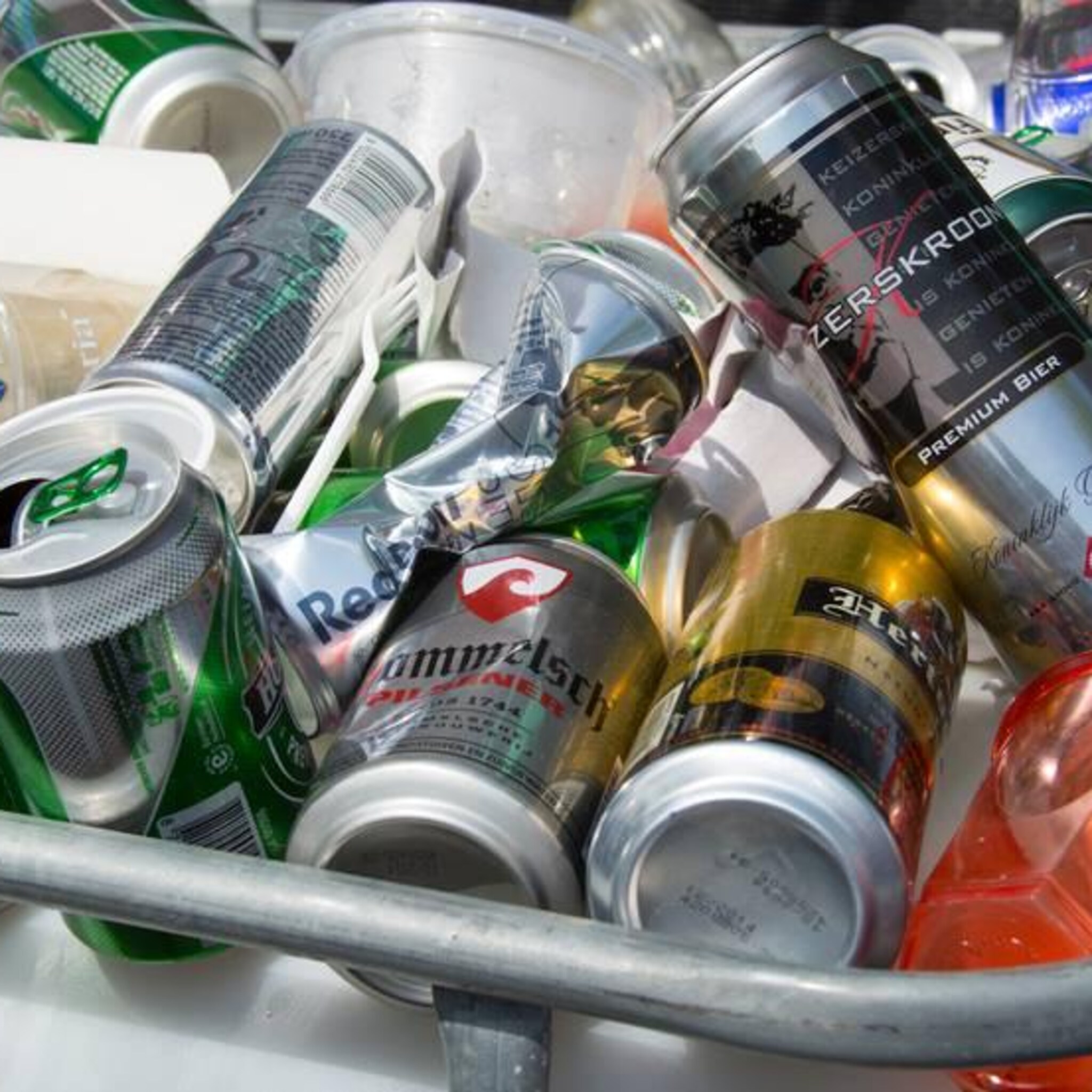 waarom er in de toekomst ook statiegeld op glasproducten en drinkpakken komt