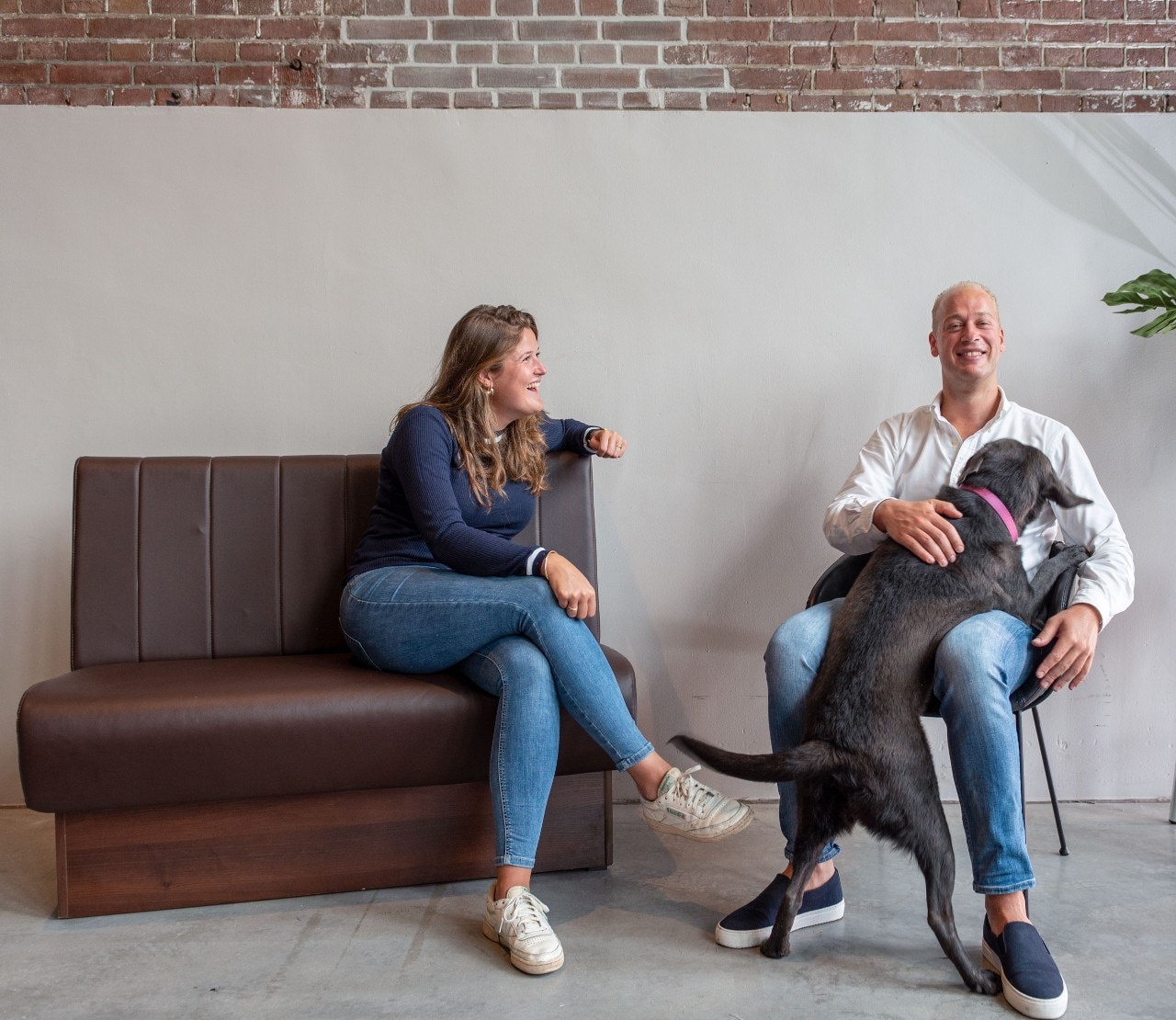De twee oprichters van Bazoeki, Joris Kuijper en Suzanne van der Vliet, hebben 350.000 euro opgehaald om de vraag naar pubs aan te kunnen. Foto: Bazoeki