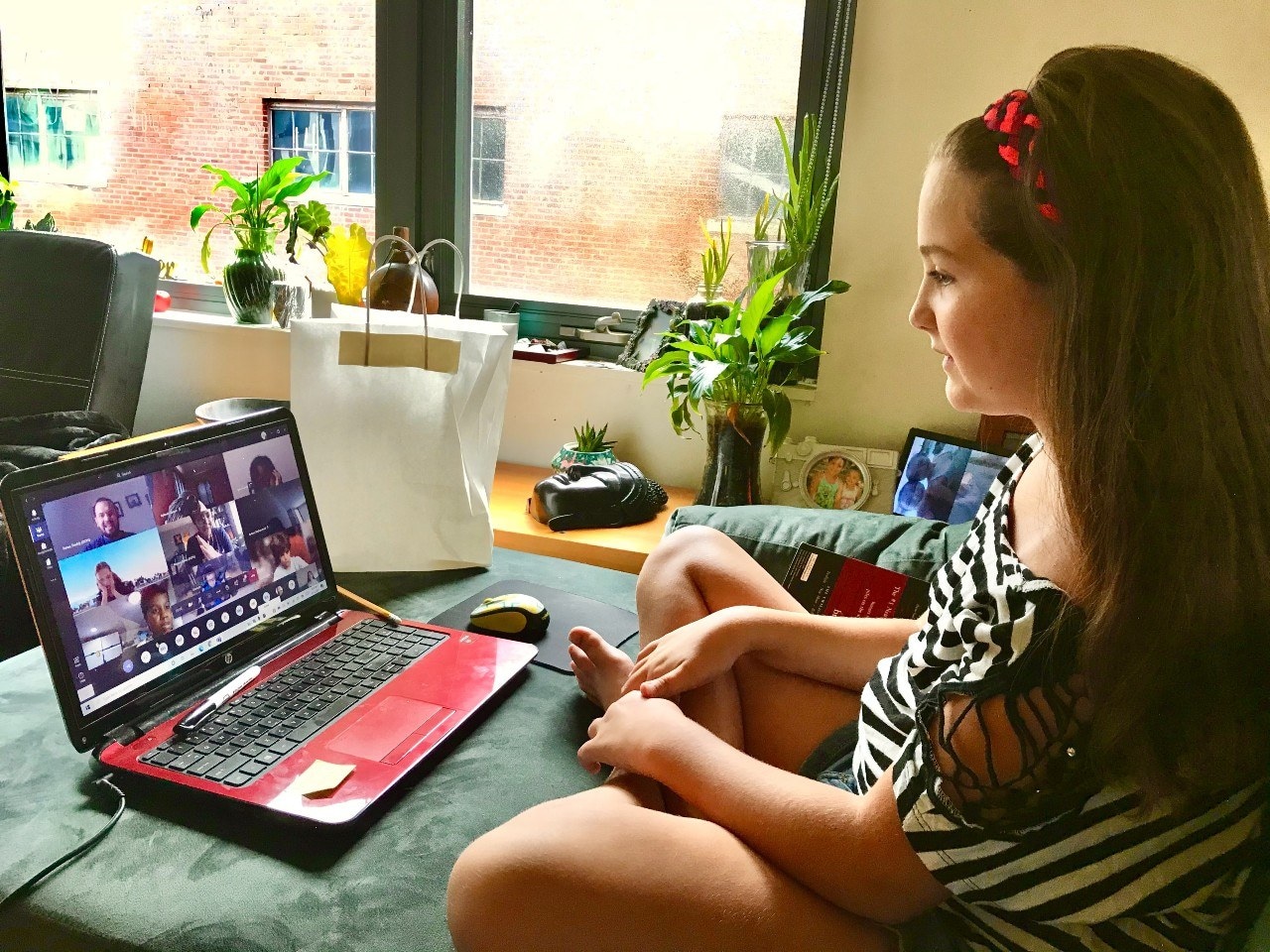 Kids richtten in coronatijd een eigen bedrijfje op. Foto: Unsplash - dit meisje komt niet in het verhaal voor.
