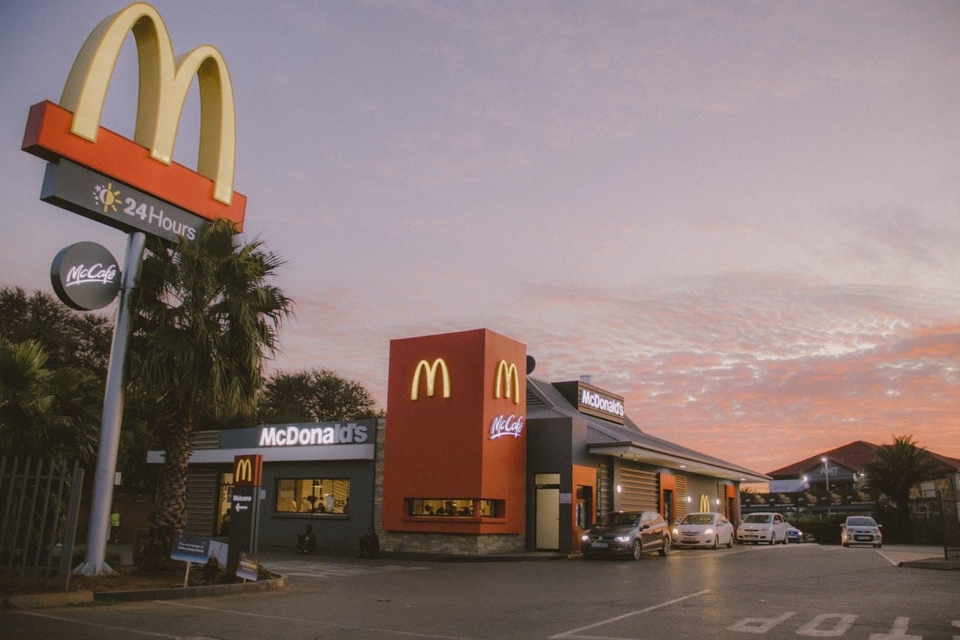 Omzet McDonald's loopt door coronapandemie terug