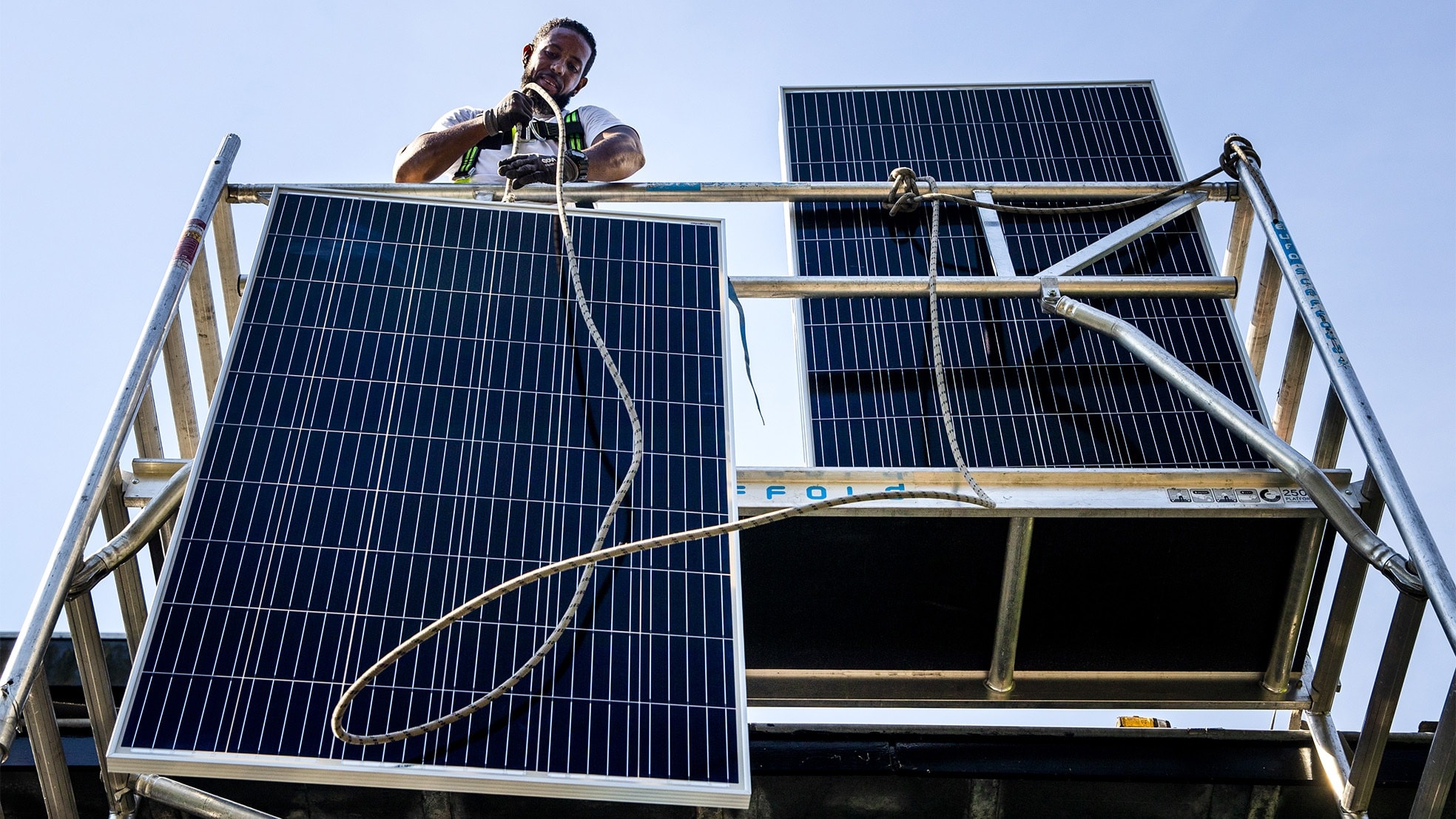 Ook zonnepanelen dragen bij aan een steeds duurzamer bedrijfsleven. Foto: ANP