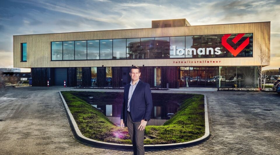 Joost den Otter begon ooit als stagiair bij Lomans Totaalinstallateur, maar is sinds 2017 de directeur van het bouwbedrijf. Foto: Wilmar Boer